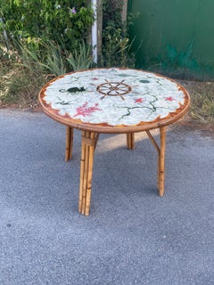 haut guéridon ou table en bambou, plateau décor marin en céramique circa 1950