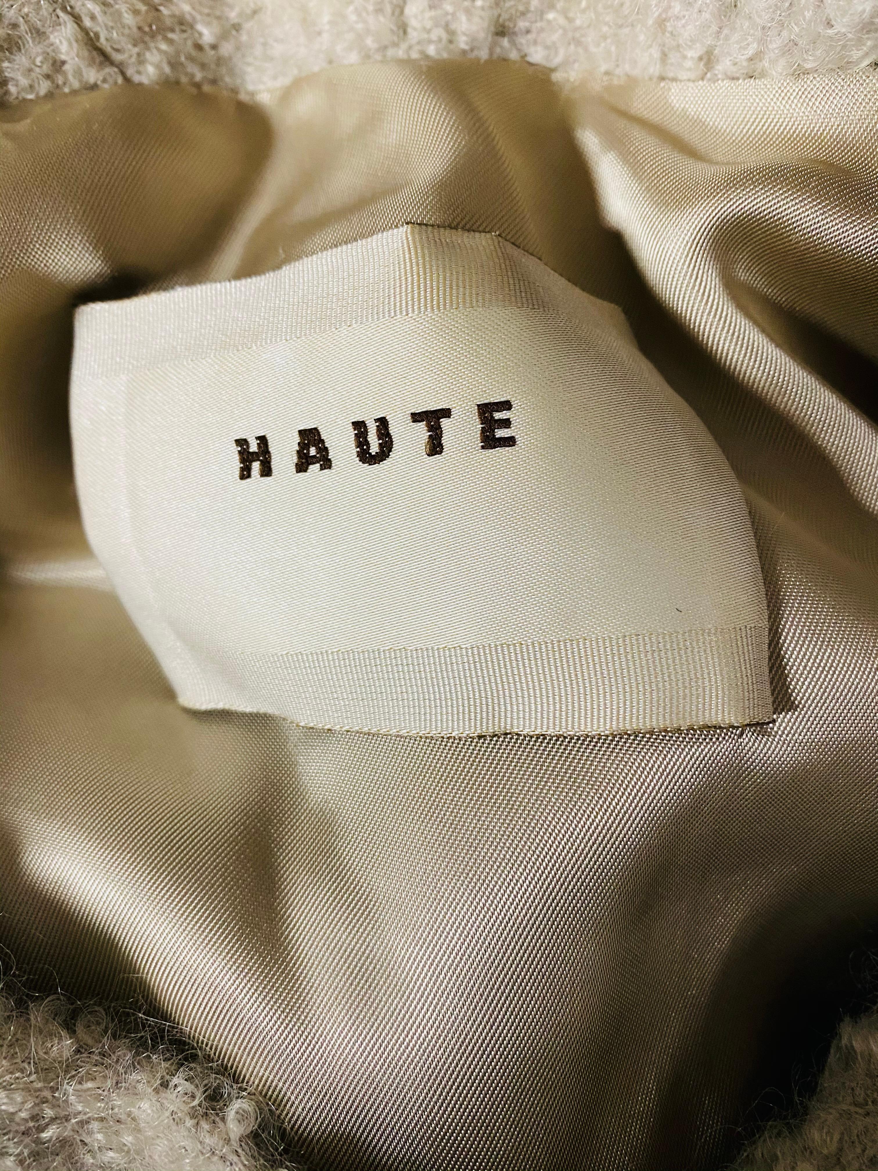 Haute Beige Kurzarm-Pullover-Top Poncho mit kurzen Ärmeln im Angebot 4