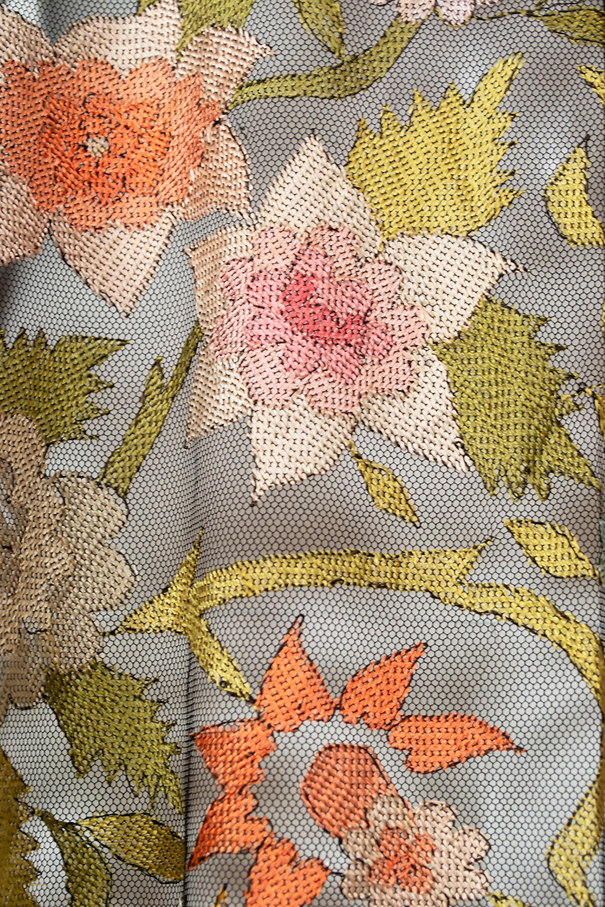 Scialle di seta ricamato nero Haute Couture con mantiglia e provenienza - 1900 in vendita 5