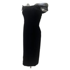 Robe de soirée en velours noir Pierre Balmain Haute Couture