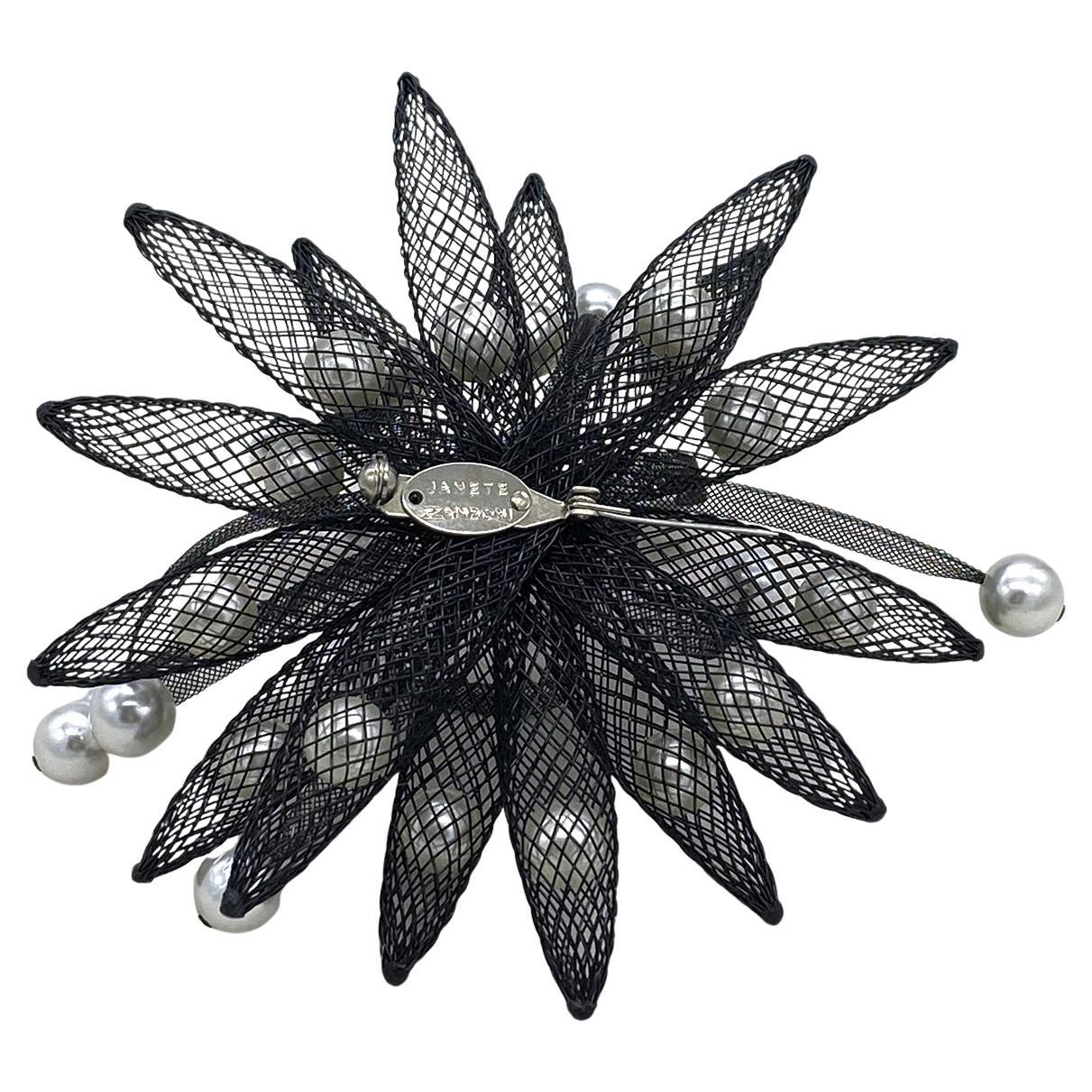 Artisan Broche de créateur haute couture Janete Zamboni en maille de perles en vente
