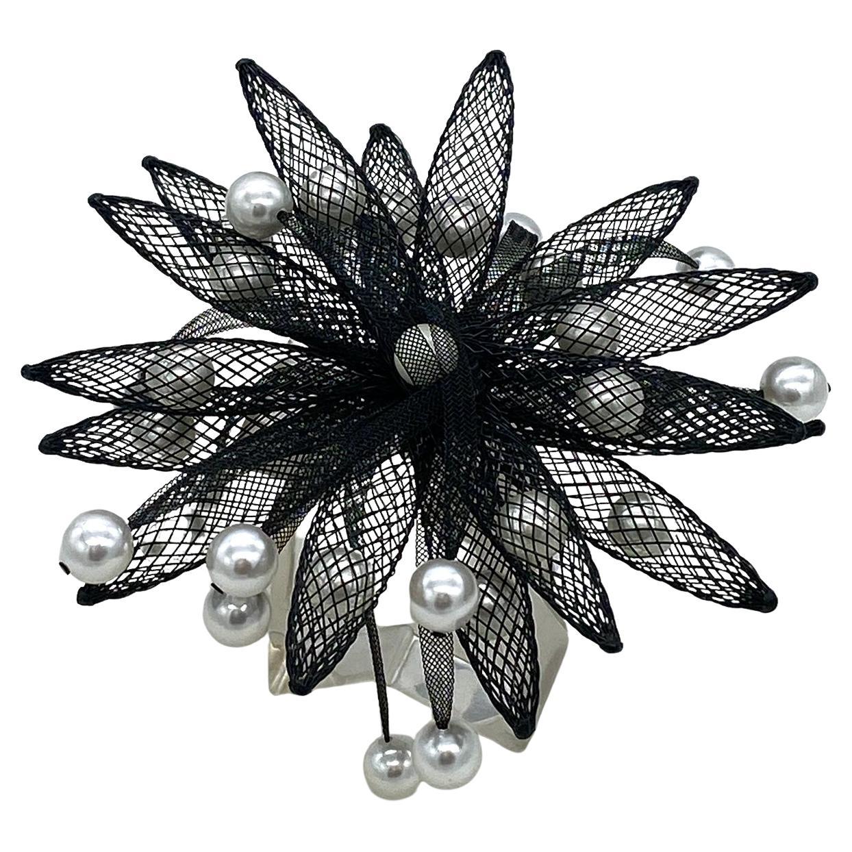 Non taillé Broche de créateur haute couture Janete Zamboni en maille de perles en vente