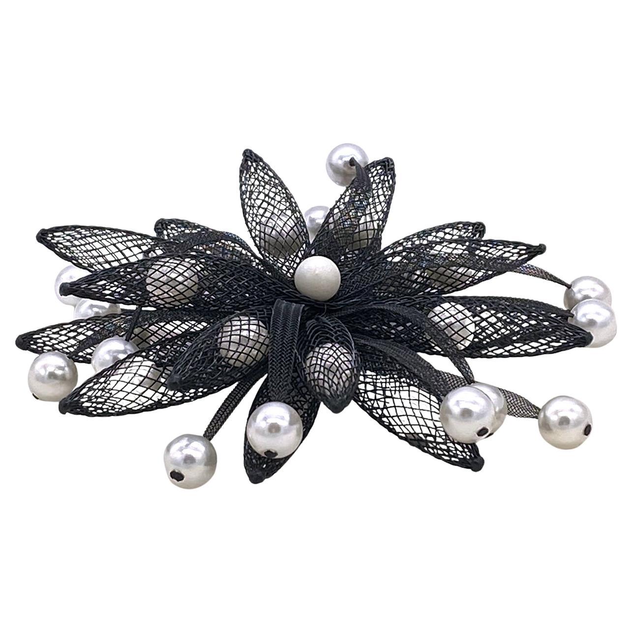 Broche de créateur haute couture Janete Zamboni en maille de perles Bon état - En vente à Atlanta, GA