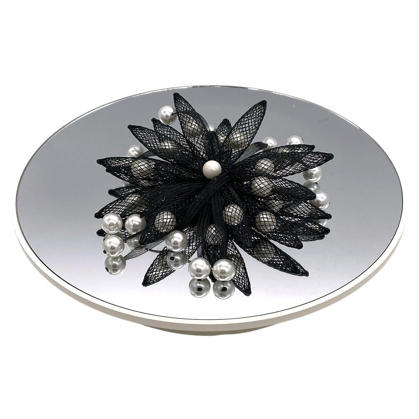 Broche de créateur haute couture Janete Zamboni en maille de perles Pour femmes en vente