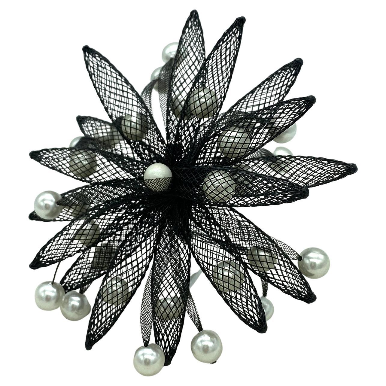 Broche de créateur haute couture Janete Zamboni en maille de perles en vente 2