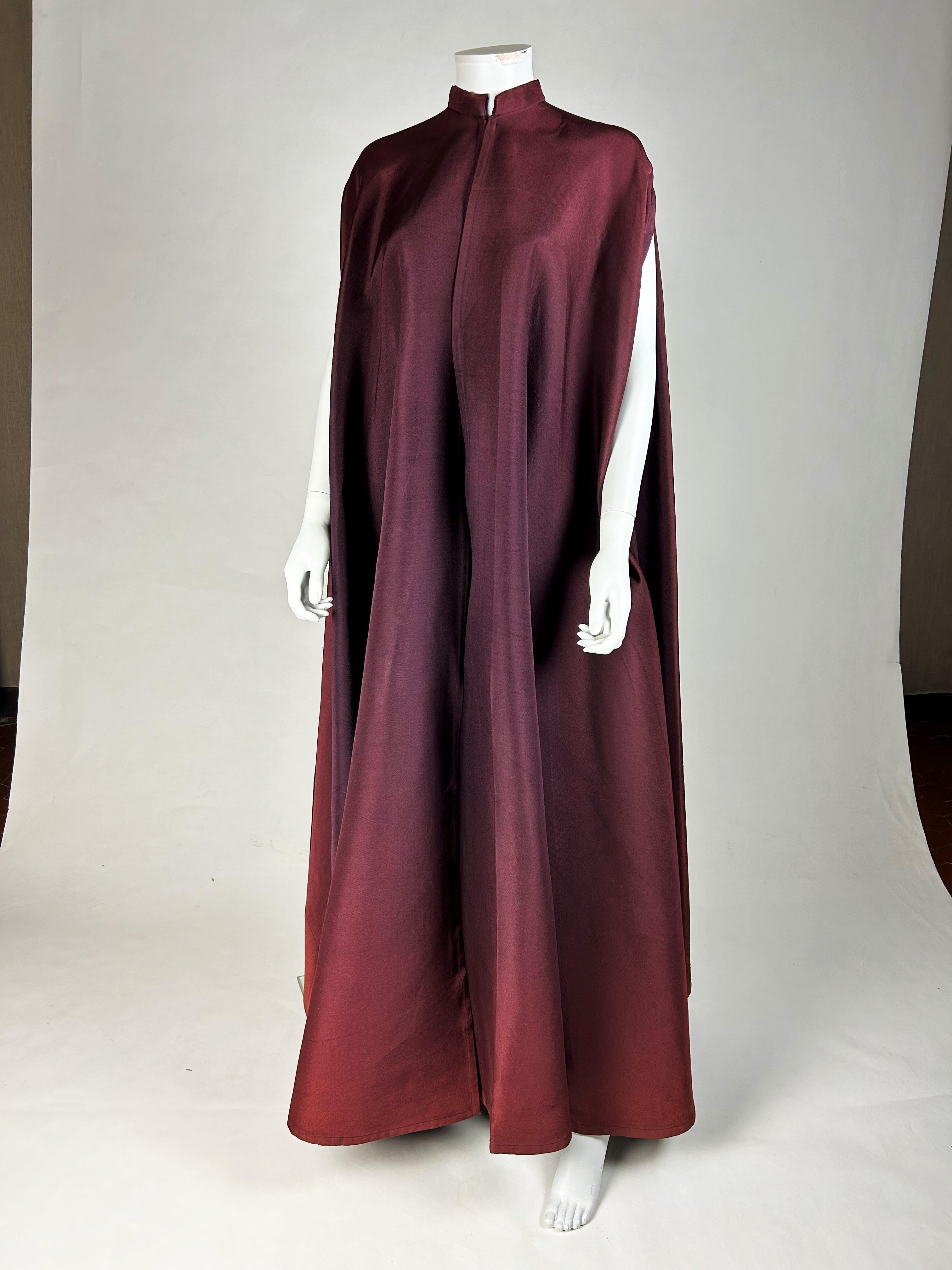 Haute Couture fashion show cape by Madame Grès numbered 11633 Circa 1980 For Sale 5