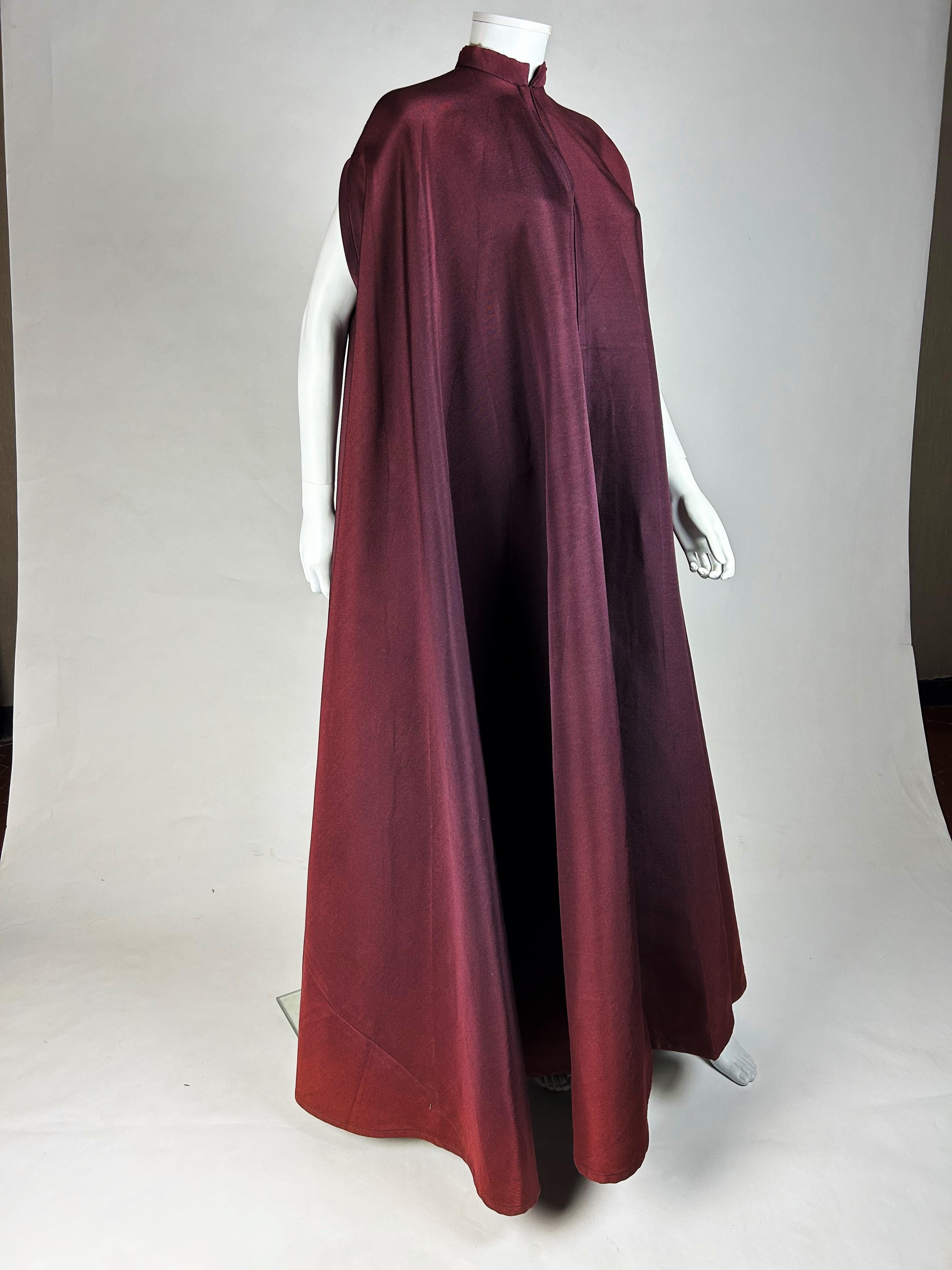 Haute Couture fashion show cape by Madame Grès numbered 11633 Circa 1980 For Sale 6