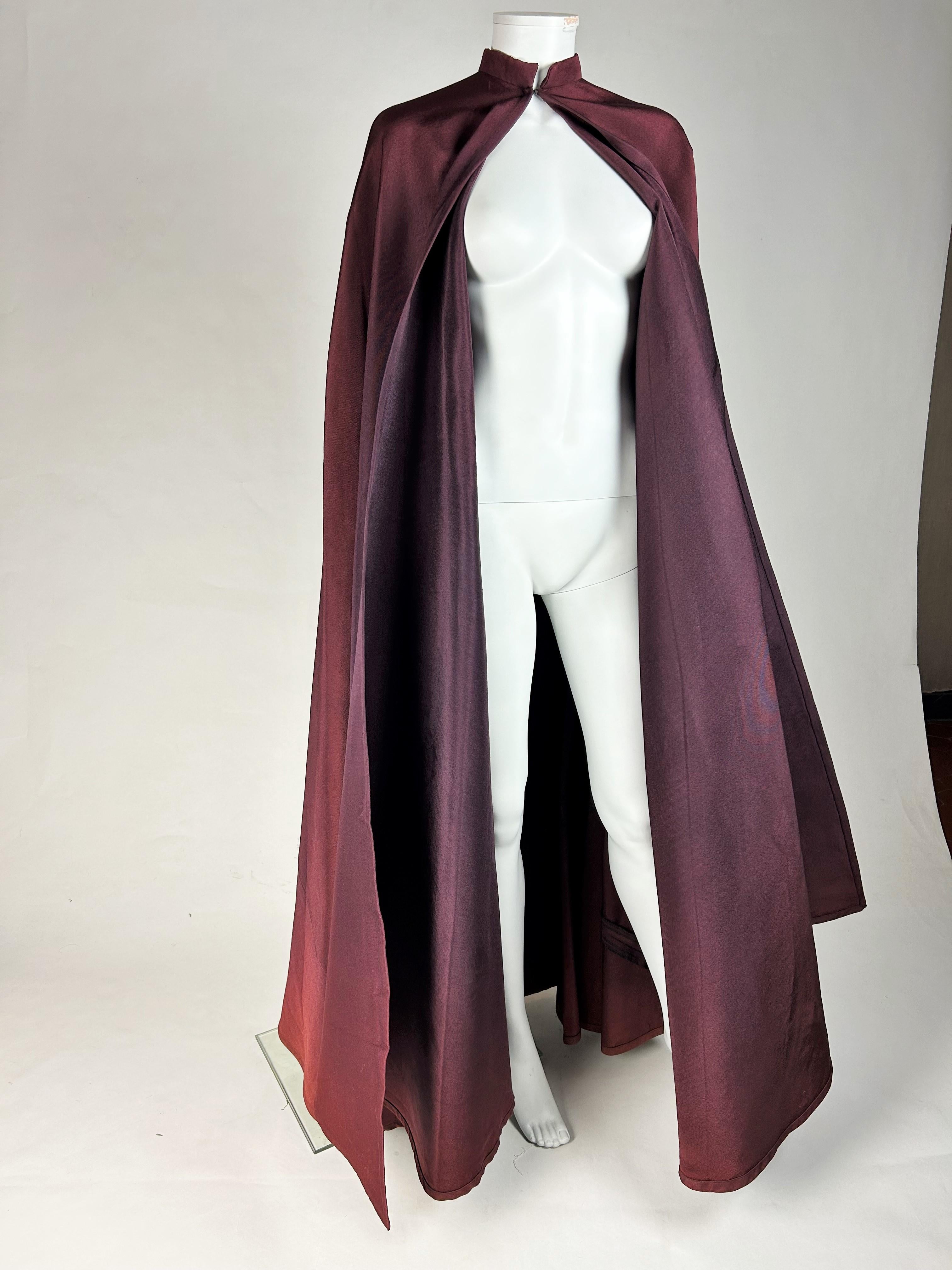 Haute Couture fashion show cape by Madame Grès numbered 11633 Circa 1980 For Sale 7
