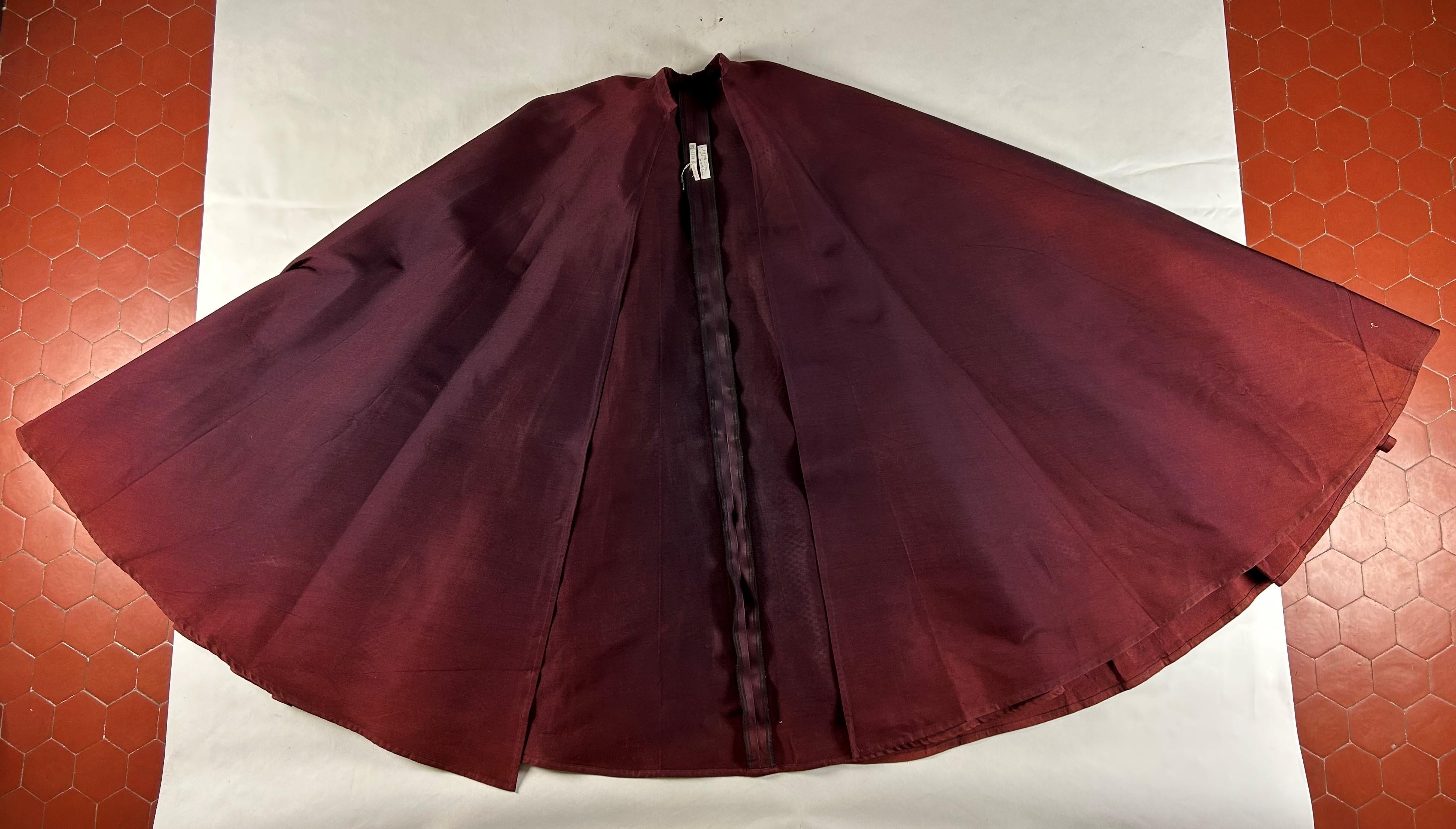 Haute Couture fashion show cape by Madame Grès numbered 11633 Circa 1980 For Sale 9