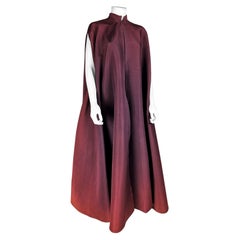 Cape de défilé Haute Couture de Madame Grès numérotée 11633 Circa 1980