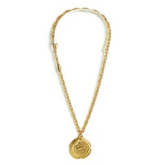 Médaillon ancien de haute couture en or