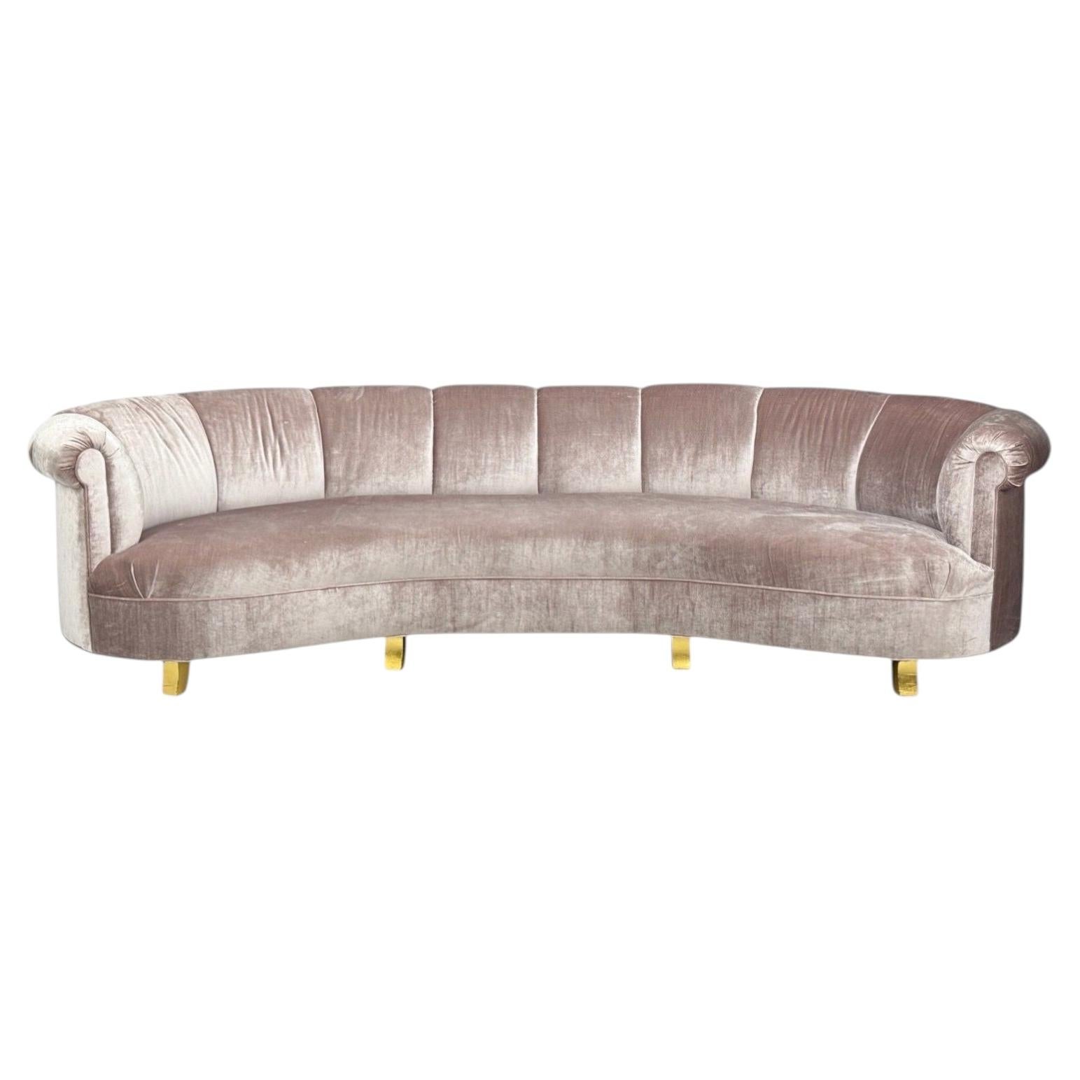 Haute House, Großes Audrey Channel Sofa, lila Stoff, Giltwood, 21. Jh.