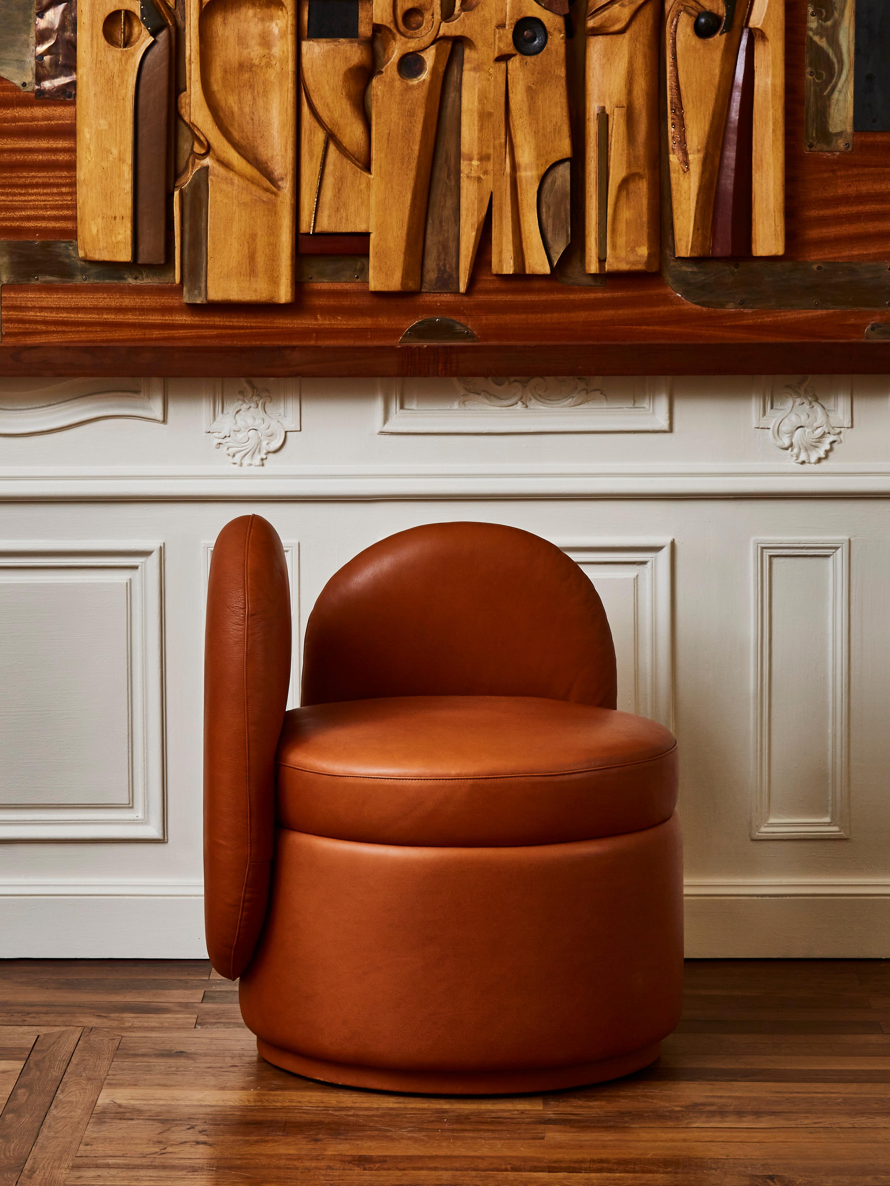 Pair of armchairs with double backs, entirely upholstered with havana leather.
    