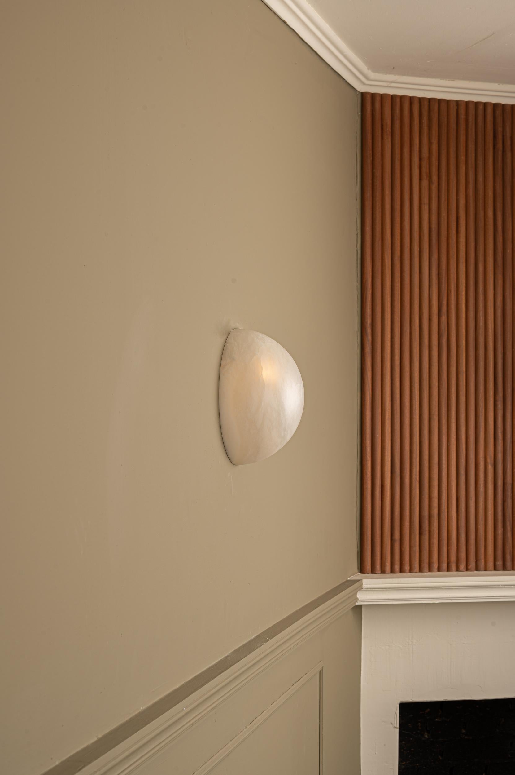 Post-Modern Havano White Alabaster Wall Sconce by Simone & Marcel For Sale