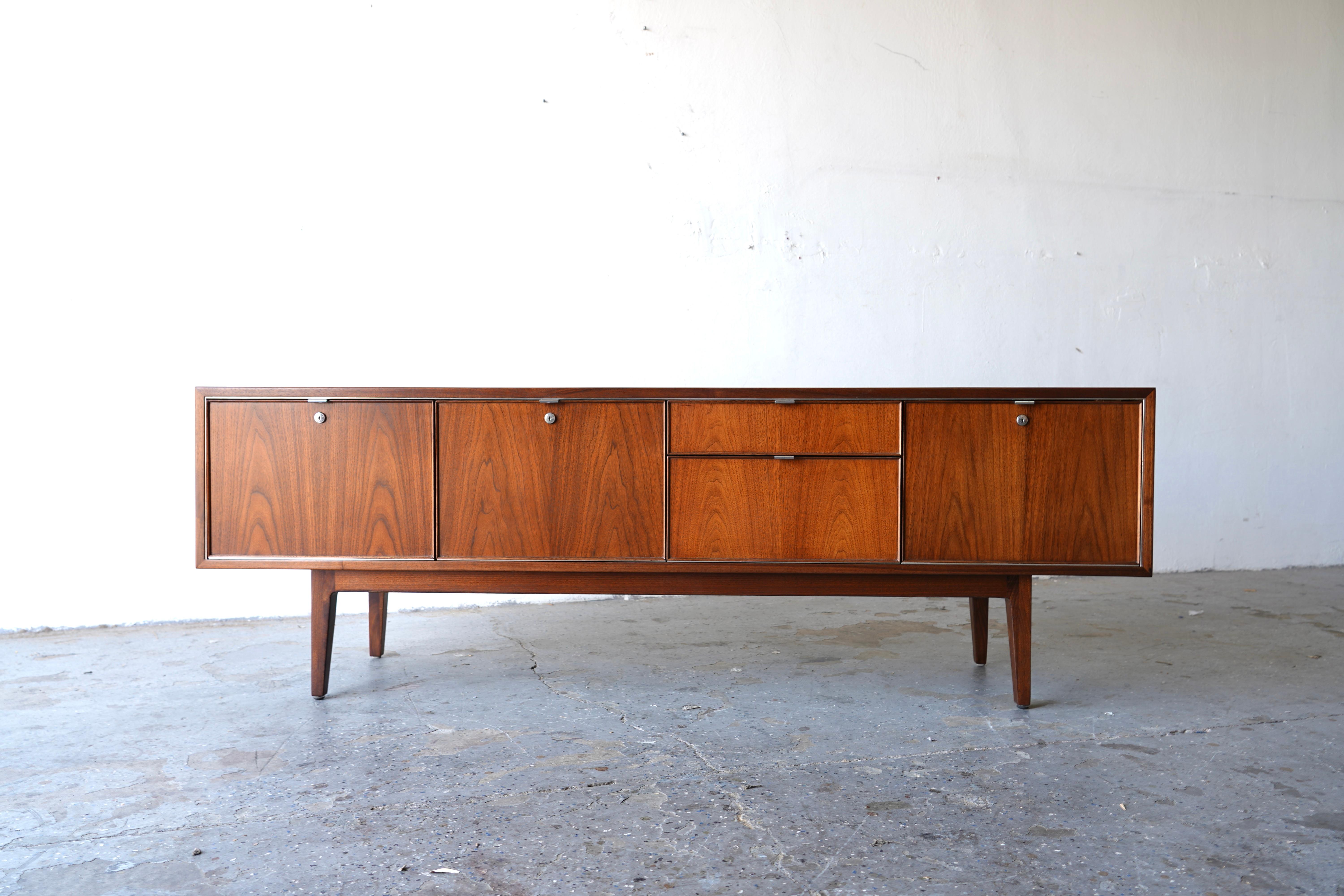 American Mid Century Modern Stow Davis low media Credenza