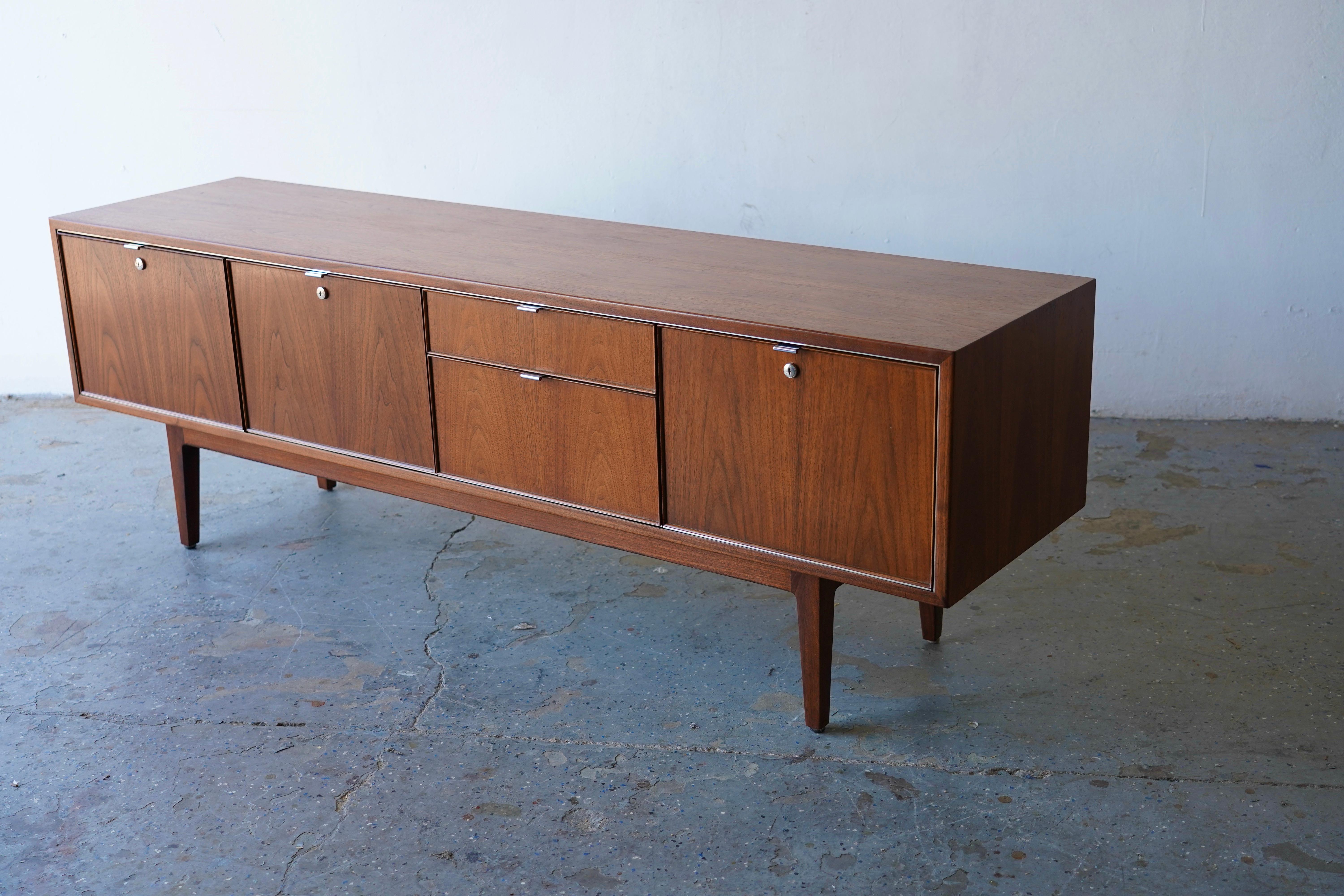 Mid Century Modern Stow Davis low media Credenza 2