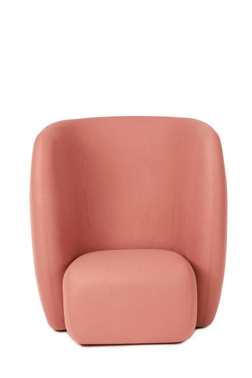 Haven lounge chair blush by Warm Nordic
Dimensions: D 107 x W 84 x H 110 cm
Material: Textile upholstery, foam, Spring system, wood.
Weight: 50 kg
Also available in different colours and finishes.

The Haven armchair is a contemporary chair