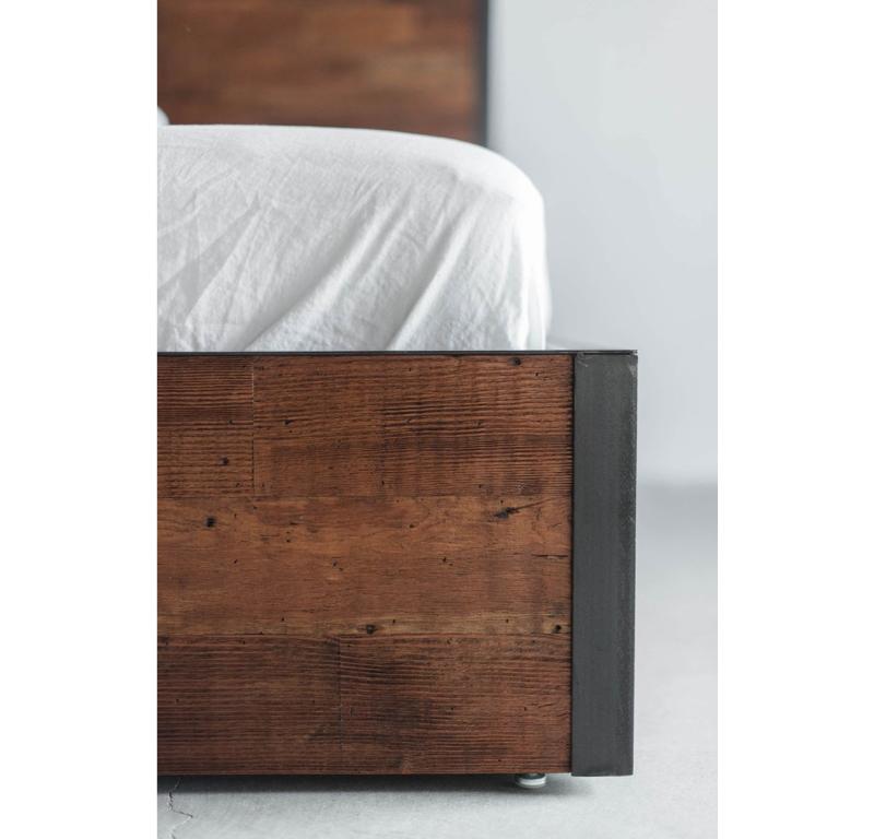 American Havenhurst Bed King Size by Croft House For Sale