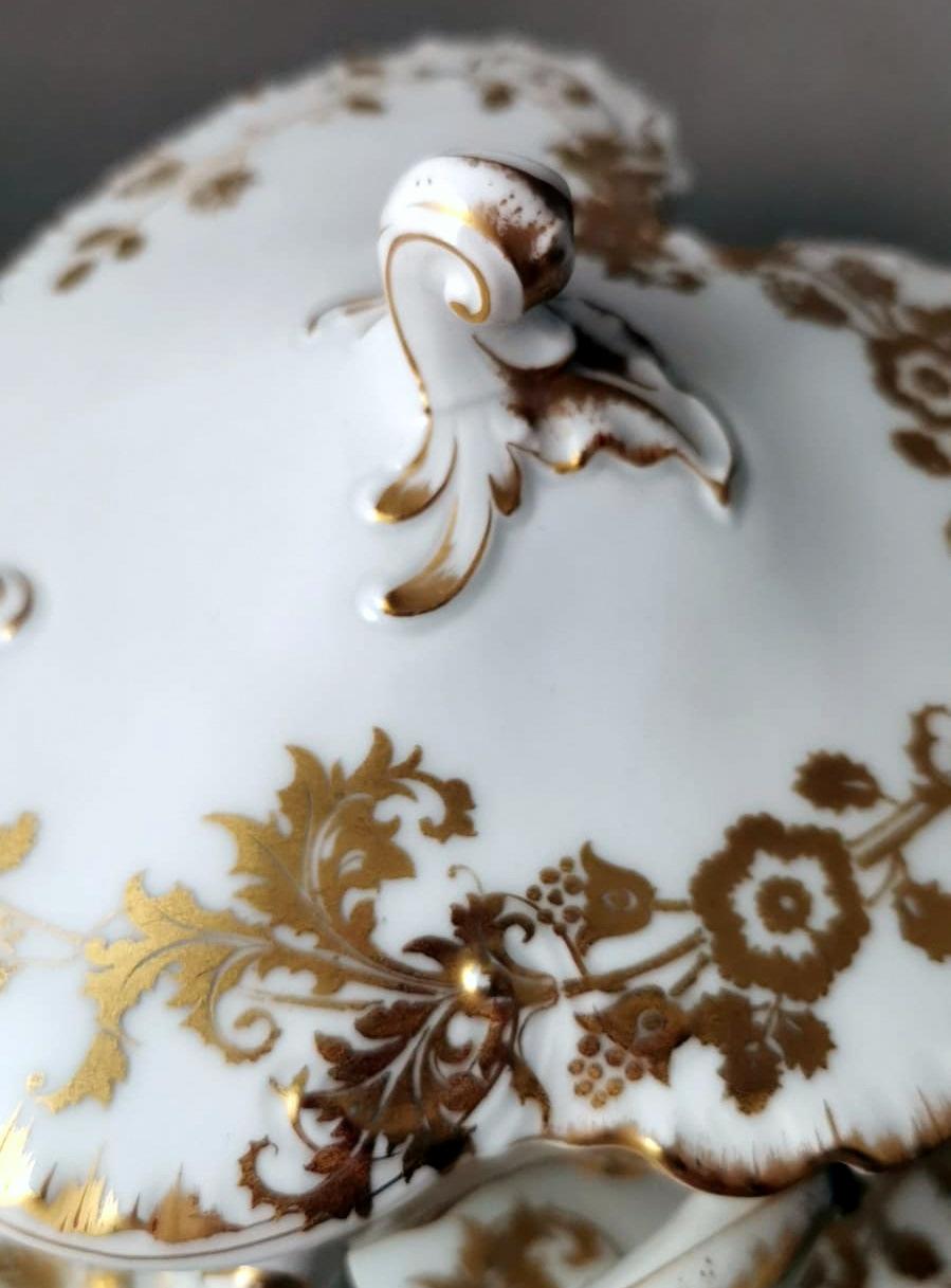 Haviland & Co. Limoges French Gravy Boat in White Porcelain and Gold Decoration For Sale 9