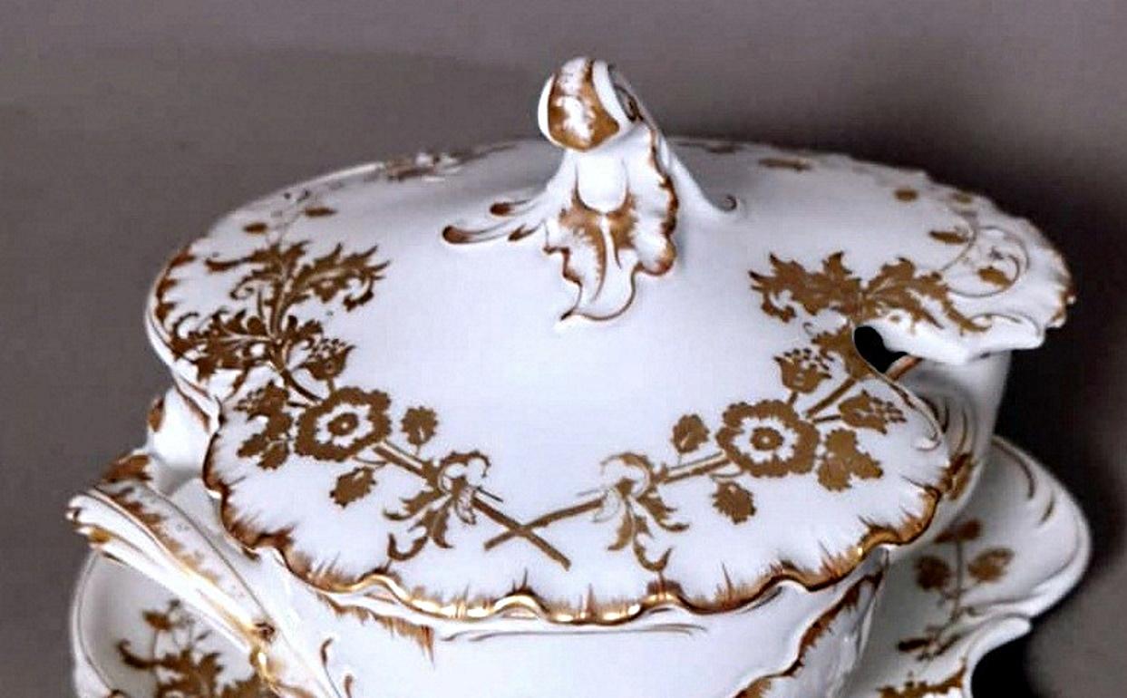Haviland & Co. Salsera francesa de Limoges en porcelana blanca y decoración dorada en venta 8