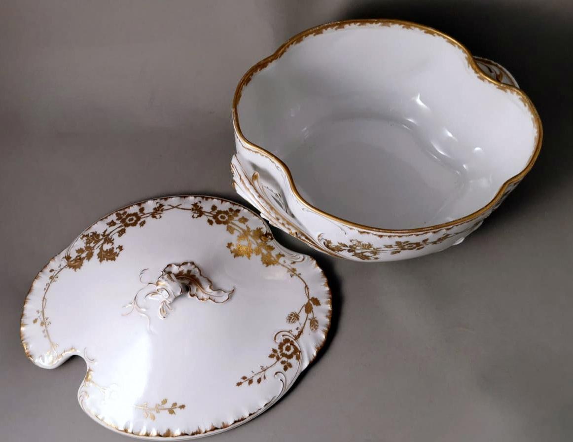 Haviland & Co Limoges French Tureen in White Porcelain and Gold Decoration For Sale 3