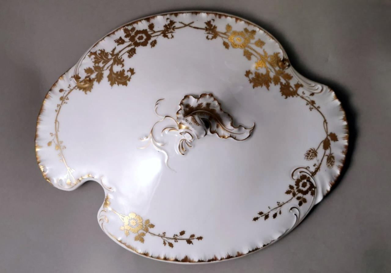 Soupière française Haviland & Co de Limoges en porcelaine blanche décorée d'or en vente 7