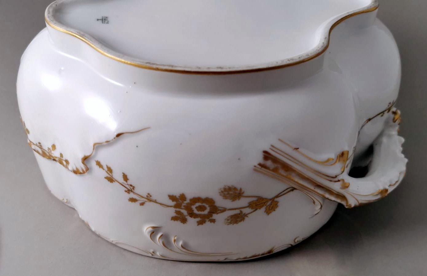 Soupière française Haviland & Co de Limoges en porcelaine blanche décorée d'or en vente 9