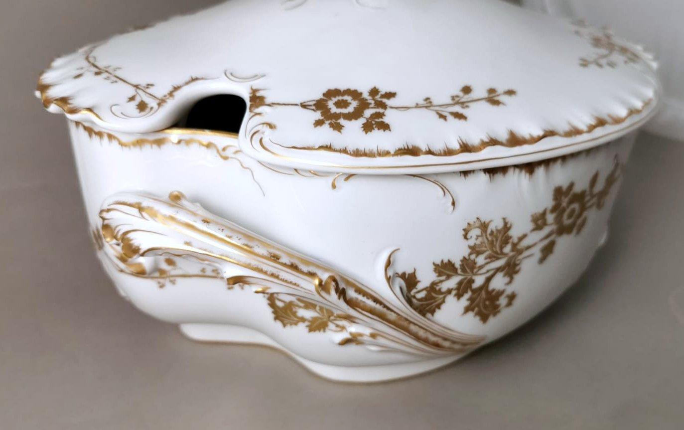 Haviland & Co Limoges French Tureen in White Porcelain and Gold Decoration In Good Condition For Sale In Prato, Tuscany