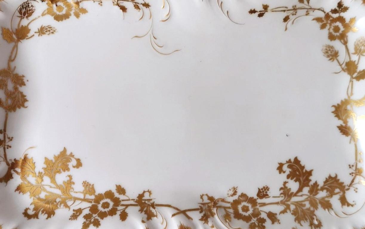 Haviland & Co Limoges paire de plateaux français décorés en porcelaine blanche et or en vente 3
