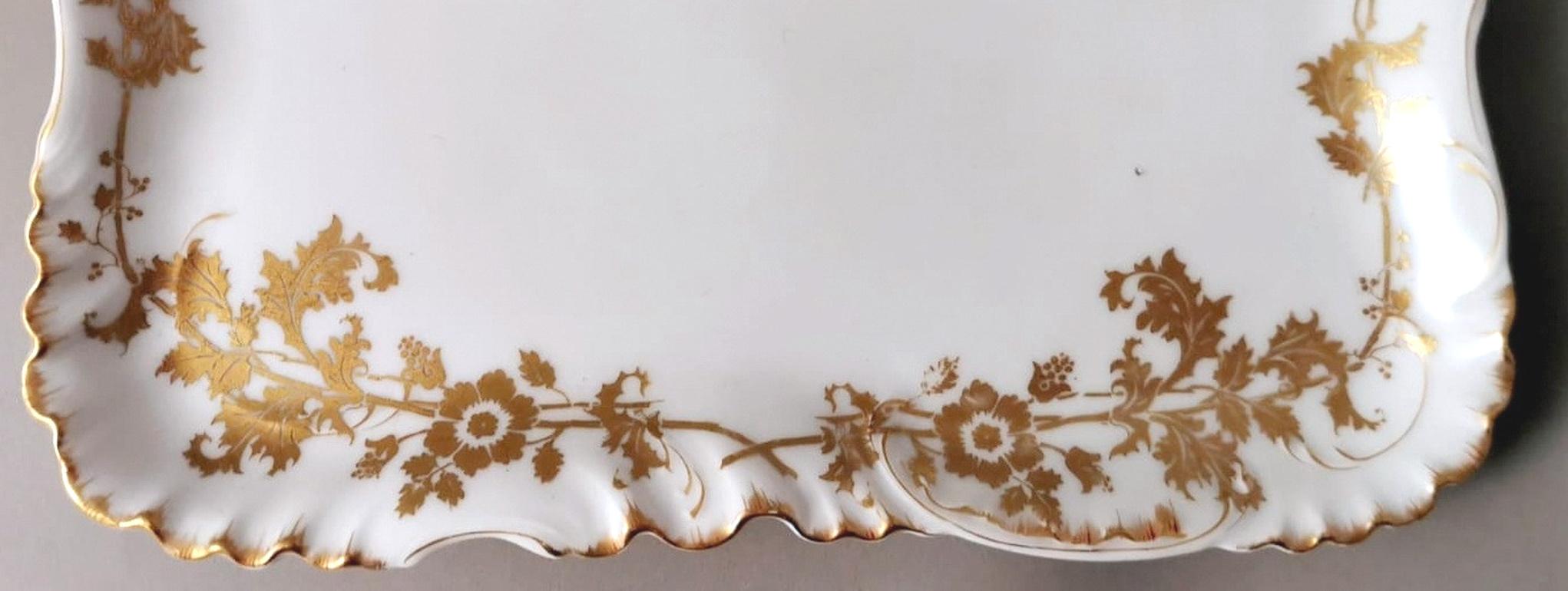 Haviland & Co. Coppia di vassoi francesi in porcellana bianca e decorazione dorata in vendita 6