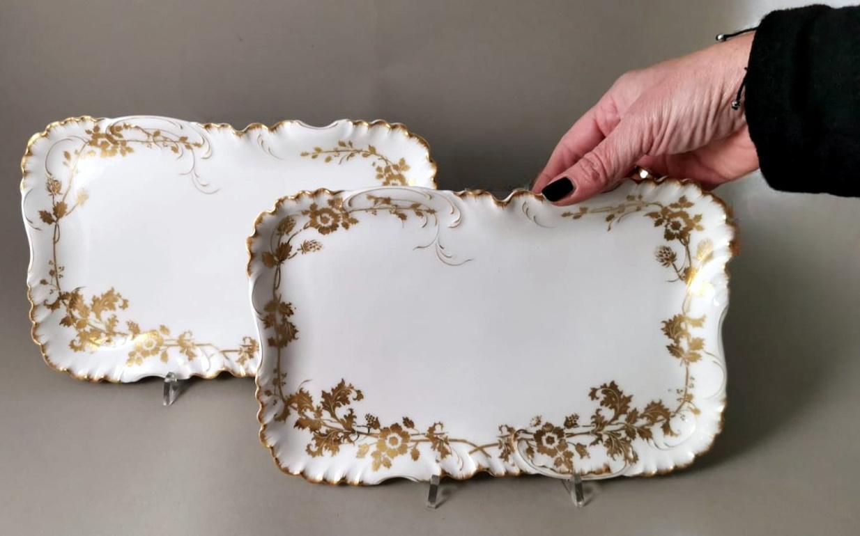 Haviland & Co. Coppia di vassoi francesi in porcellana bianca e decorazione dorata in vendita 8