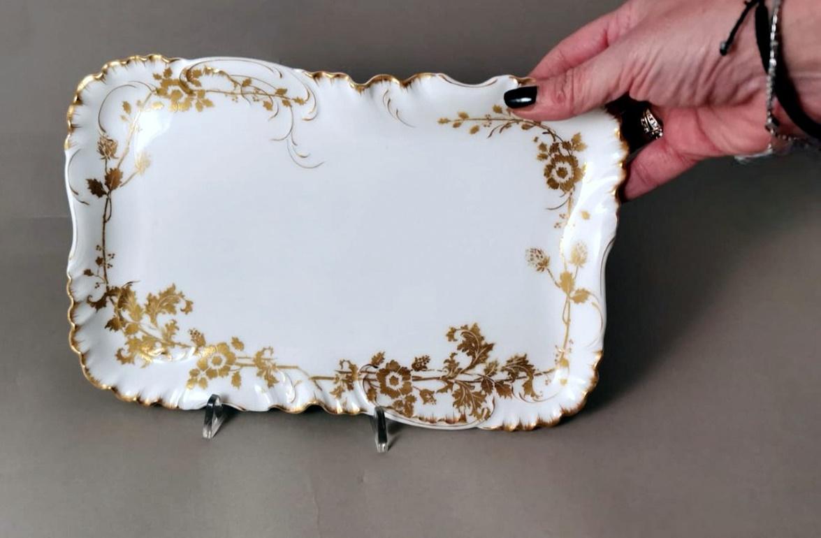 Haviland & Co. Coppia di vassoi francesi in porcellana bianca e decorazione dorata in vendita 10