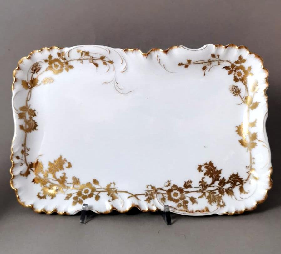 Dipinto a mano Haviland & Co. Coppia di vassoi francesi in porcellana bianca e decorazione dorata in vendita