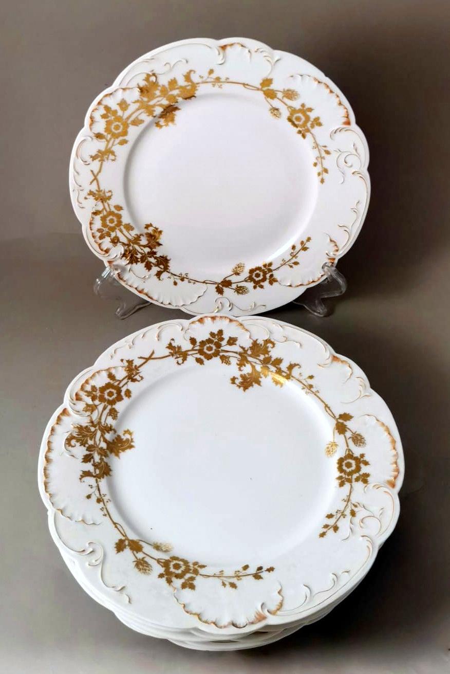 Hand-Painted Haviland Limoges 6 French White Porcelain Flat Plates and Gold Decorations For Sale