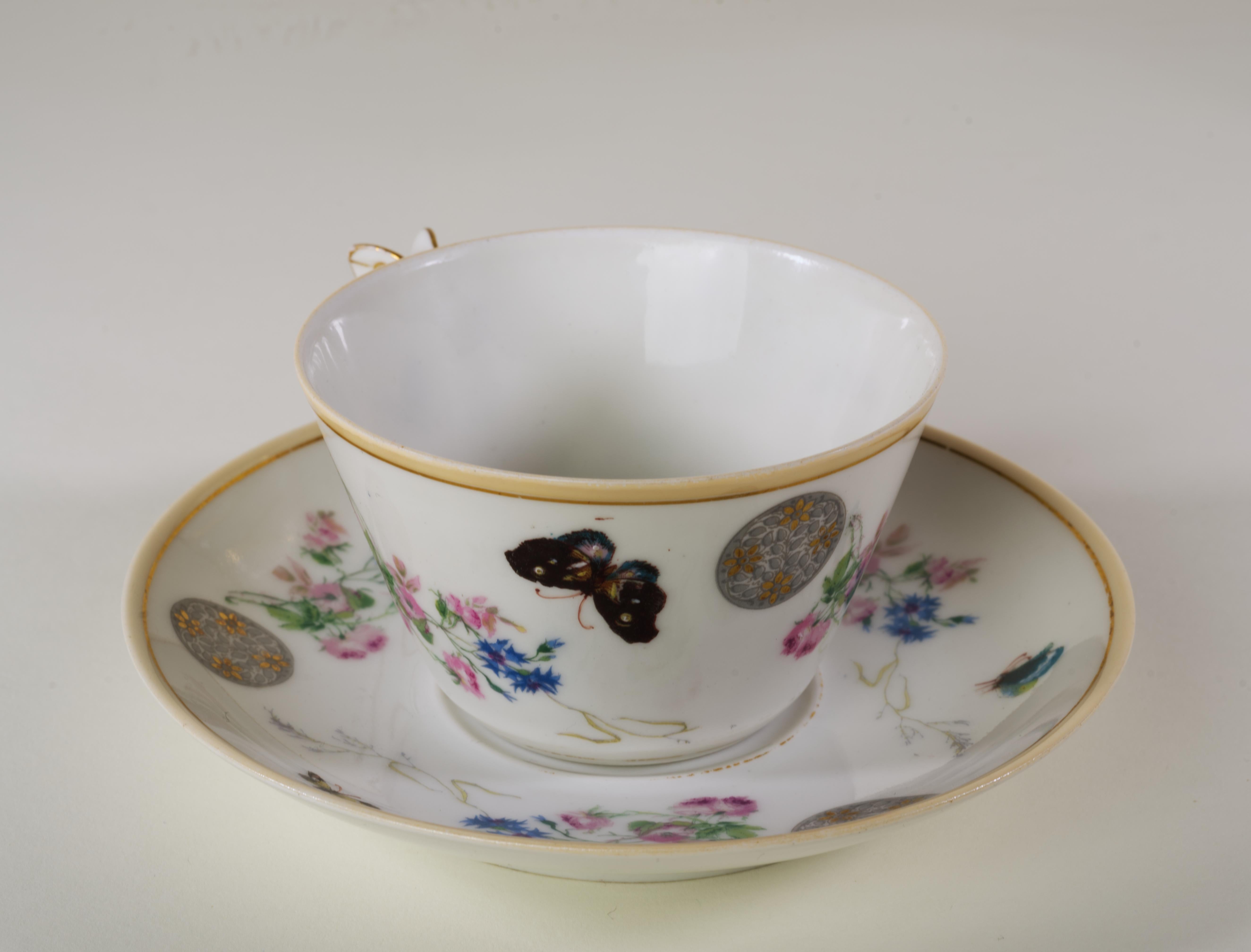 Haviland Limoges Butterfly Handled Cup and saucer set, 1879-1889, Aesthetic  In Good Condition For Sale In Clifton Springs, NY