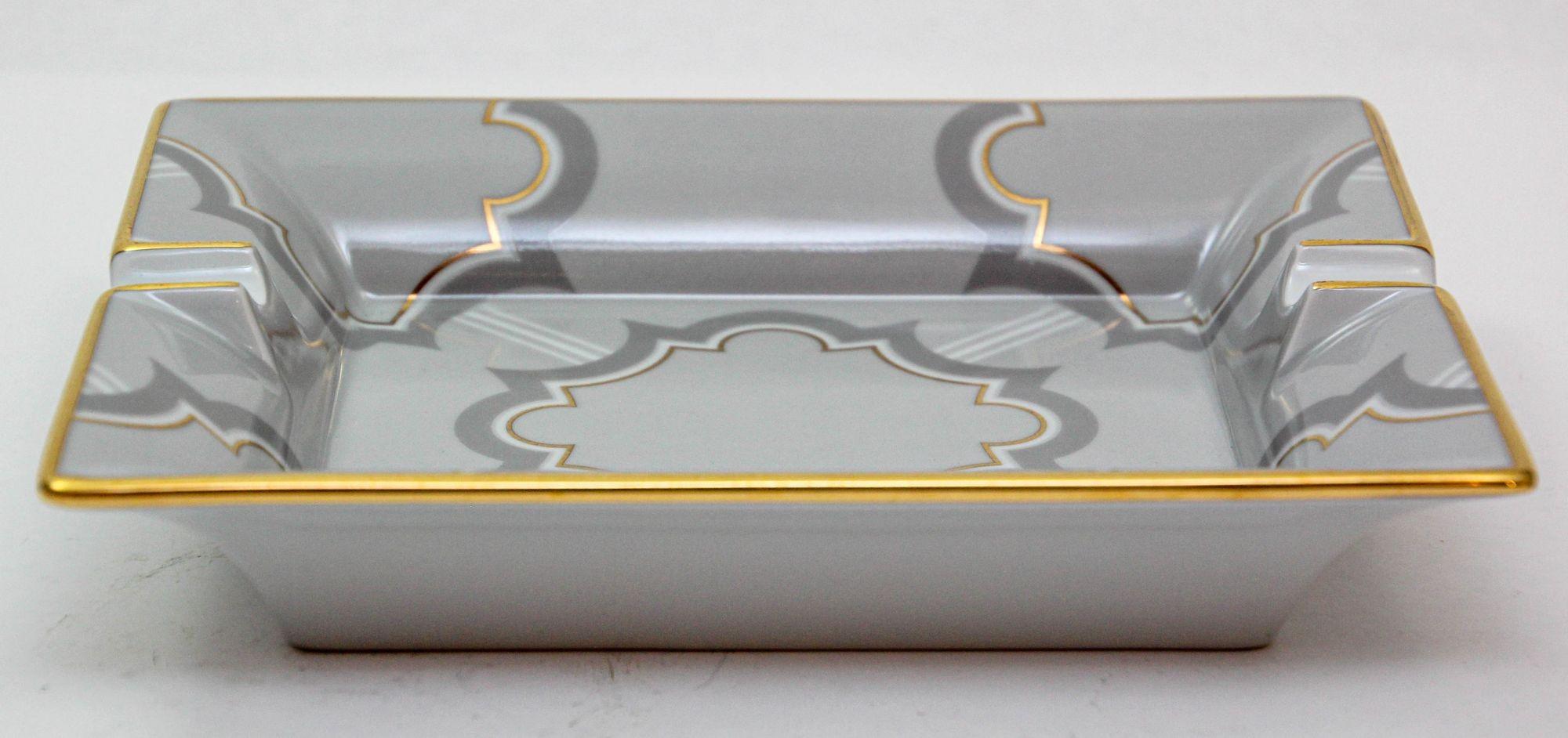 HAVILAND Limoges Cigar Ashtray Catchall with Mosaic Design.
Classic Porcelain De Limoges Made in France Circa 1980s.
Mosaique oversized cigar porcelain ashtray Haviland by Limoges hand painted porcelain catchall.
High-quality fine porcelain