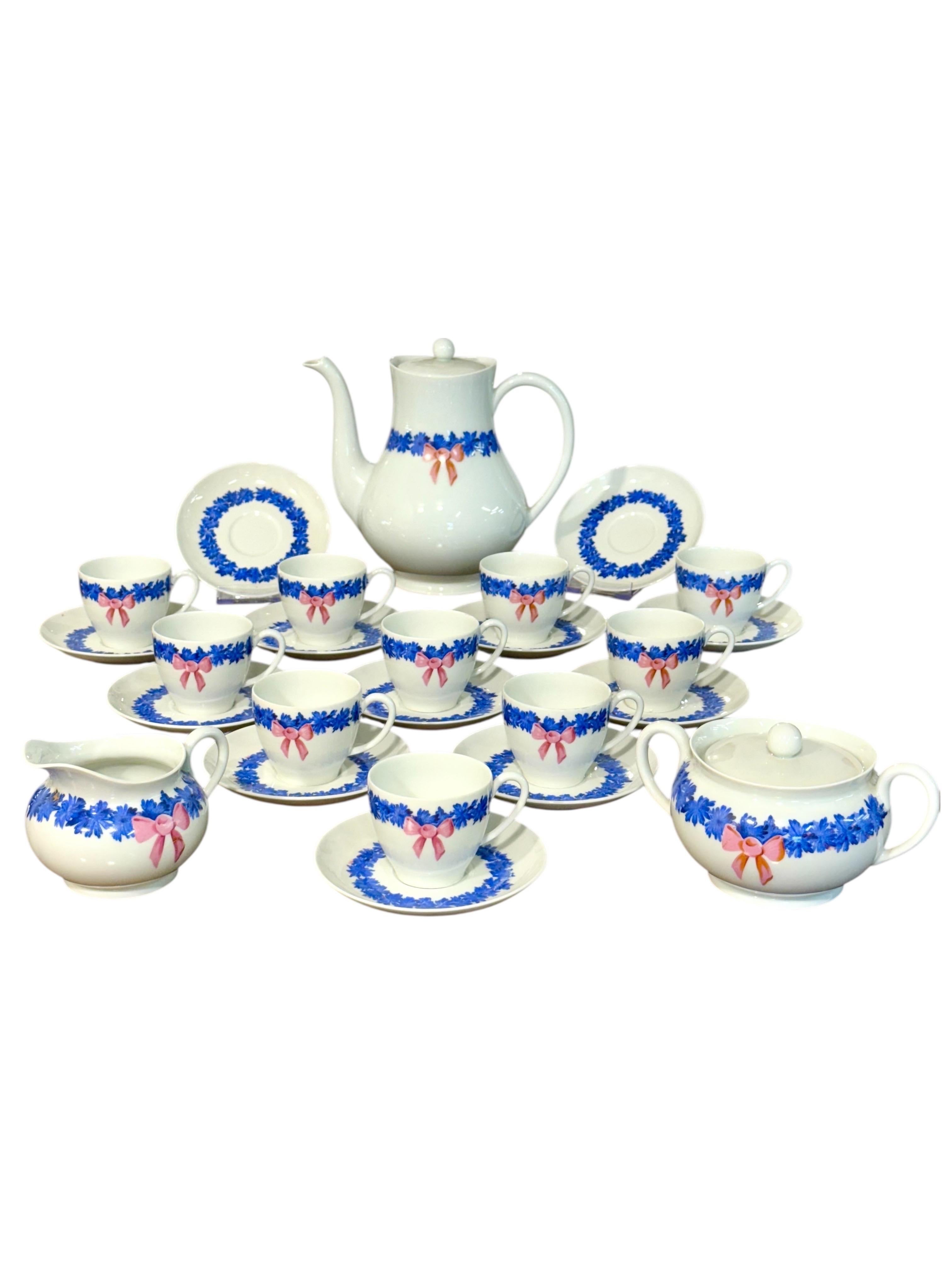 Haviland Limoges Kaffeeservice mit blauen und rosa Blumenmotiven im Angebot 10