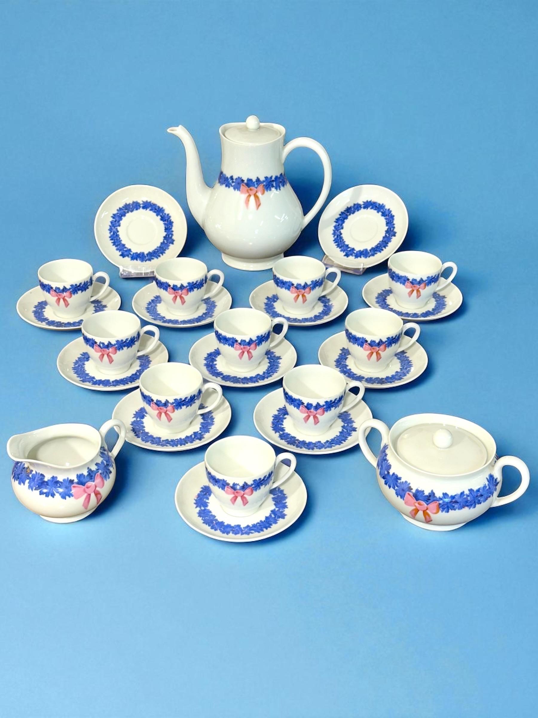 Haviland Limoges Kaffeeservice mit blauen und rosa Blumenmotiven (Französisch) im Angebot