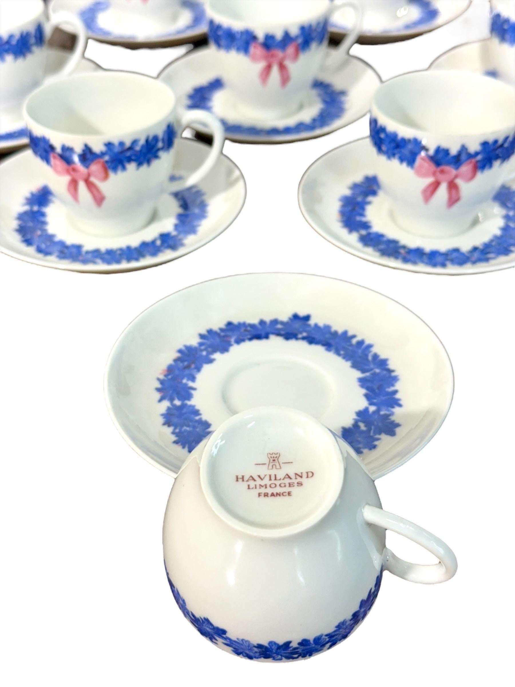 Haviland Limoges Kaffeeservice mit blauen und rosa Blumenmotiven (Emailliert) im Angebot