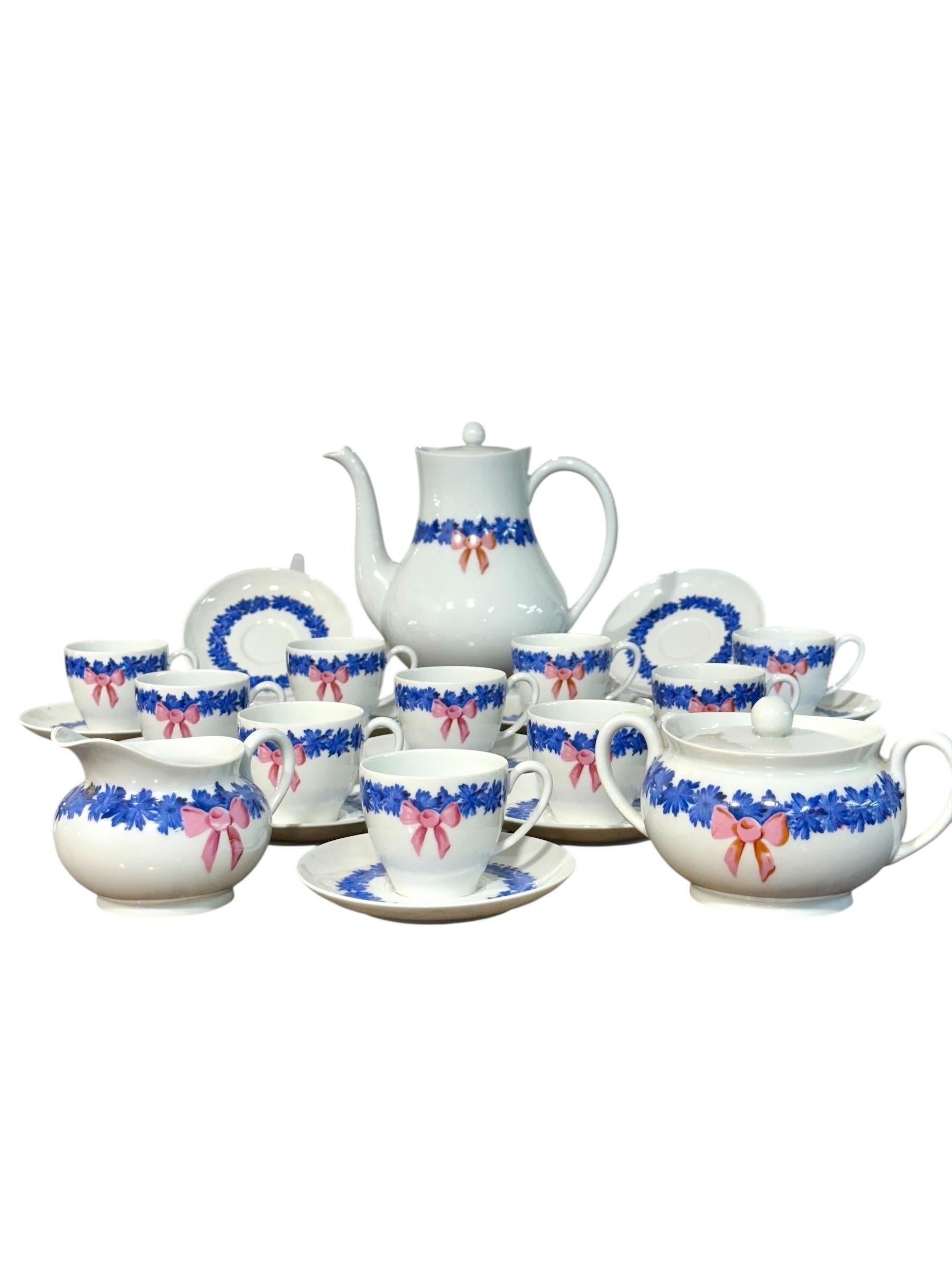 Haviland Limoges Kaffeeservice mit blauen und rosa Blumenmotiven im Angebot 1