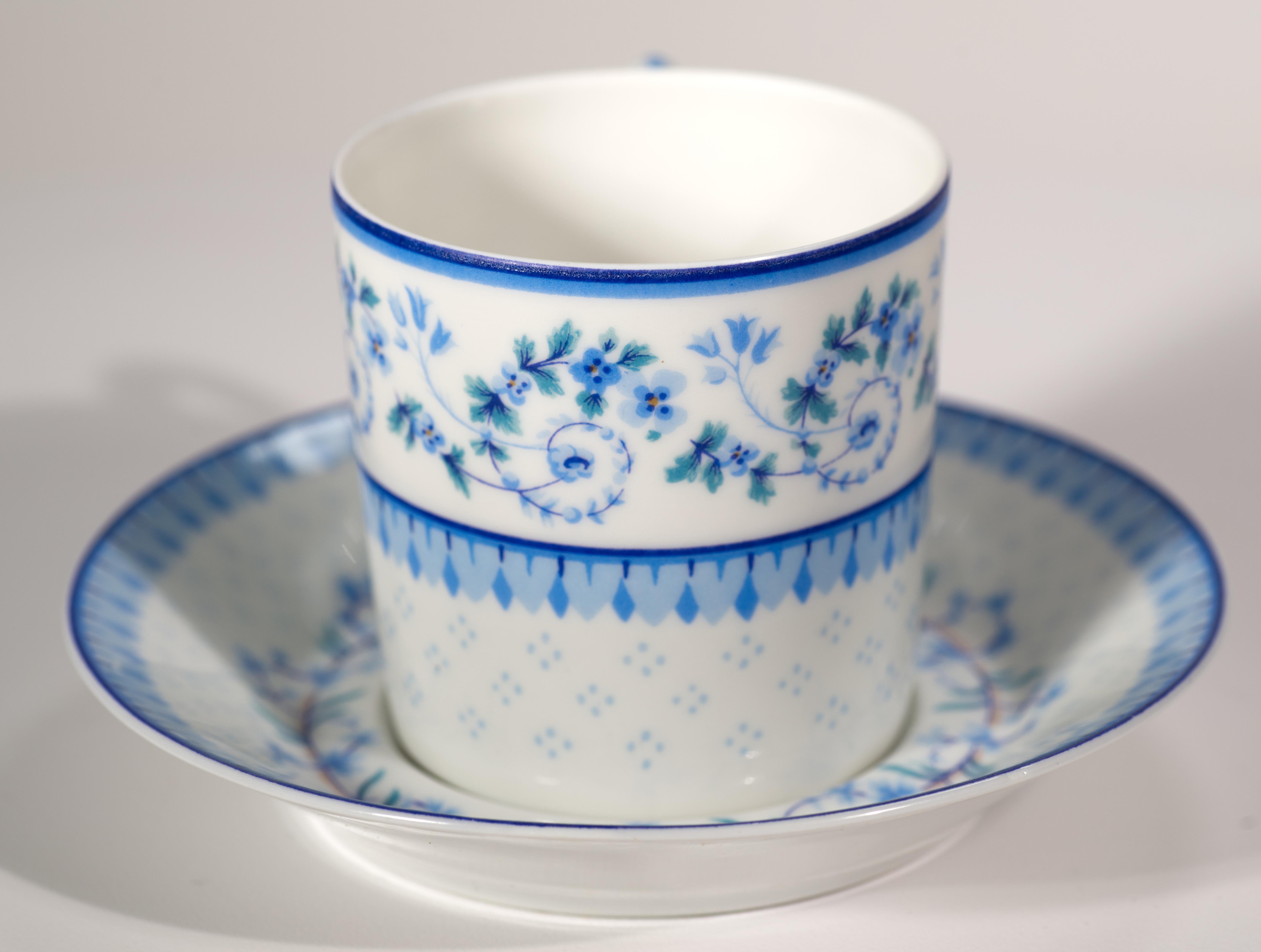 Haviland Limoges Demitasse Cup and Saucer, Corolle Pattern, 1958-1967 In Good Condition In Clifton Springs, NY