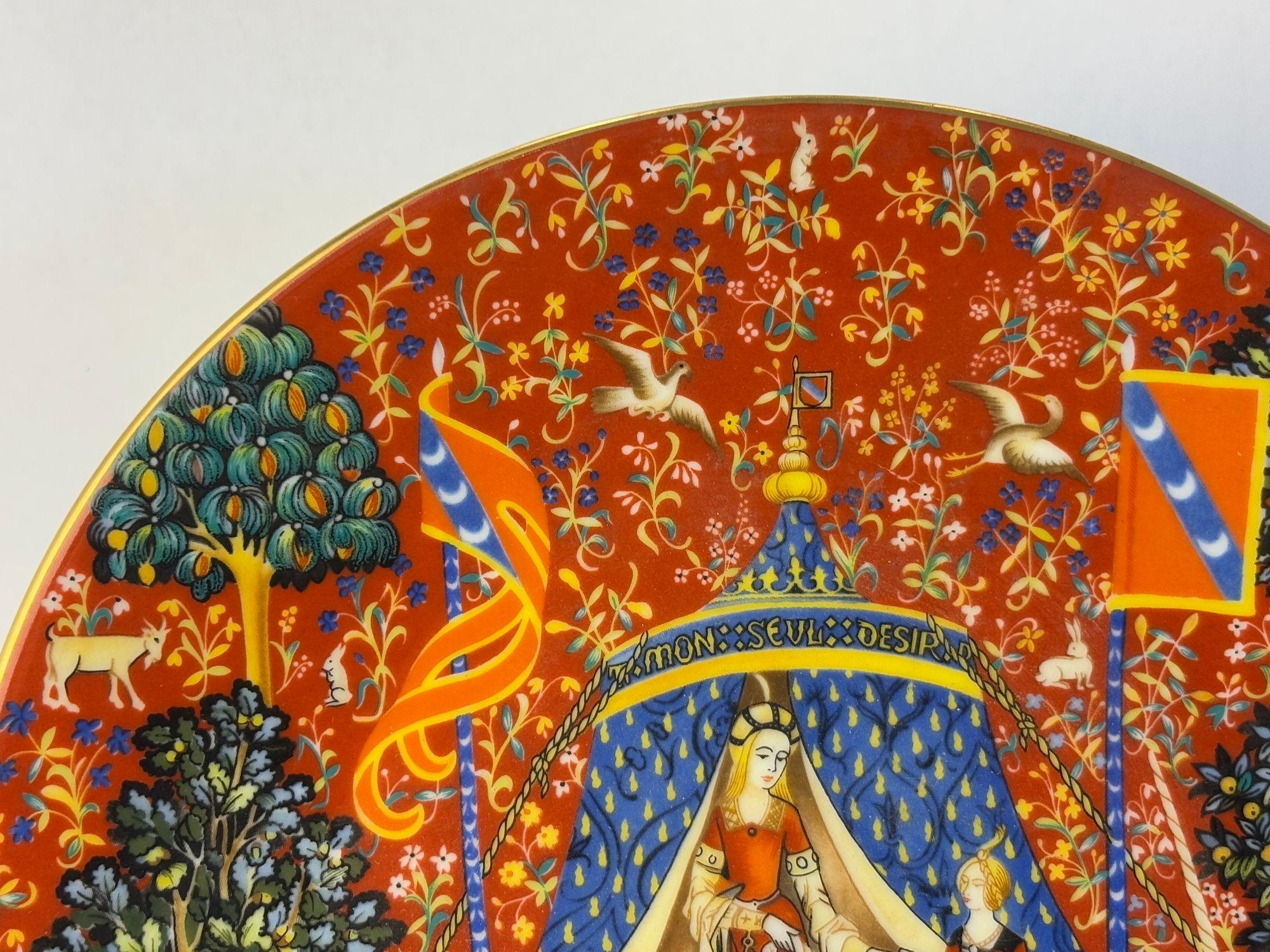 Dipinto a mano Haviland Limoges Francia Piatto decorativo La Chasse a La Licorne 1977 Edizione limitata. in vendita