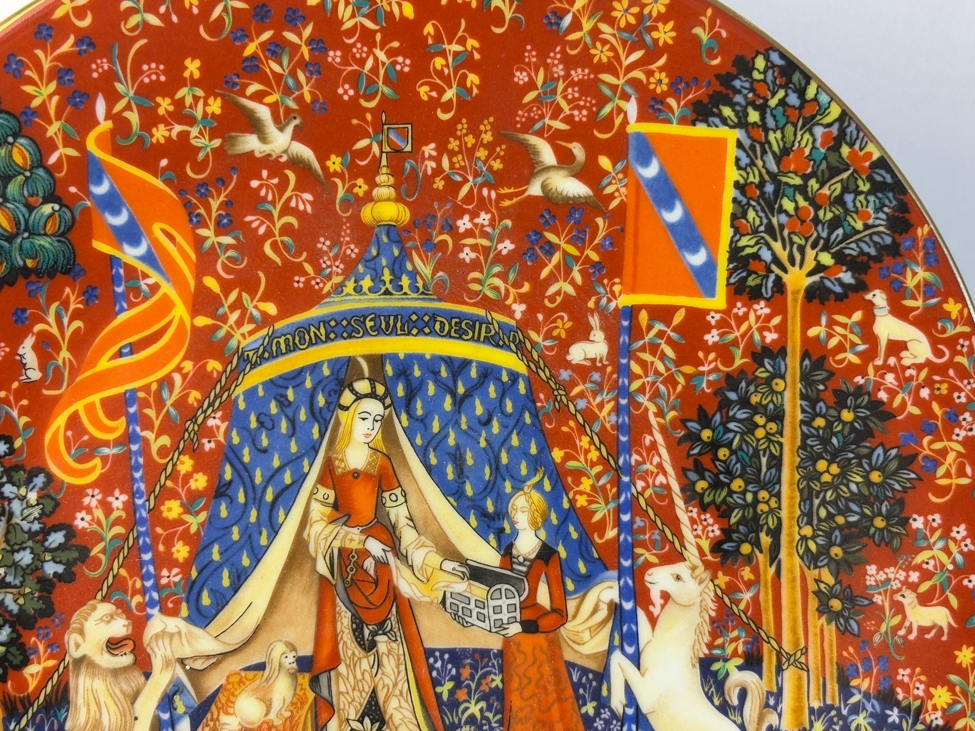 Haviland Limoges Francia Piatto decorativo La Chasse a La Licorne 1977 Edizione limitata. In condizioni buone in vendita a North Hollywood, CA