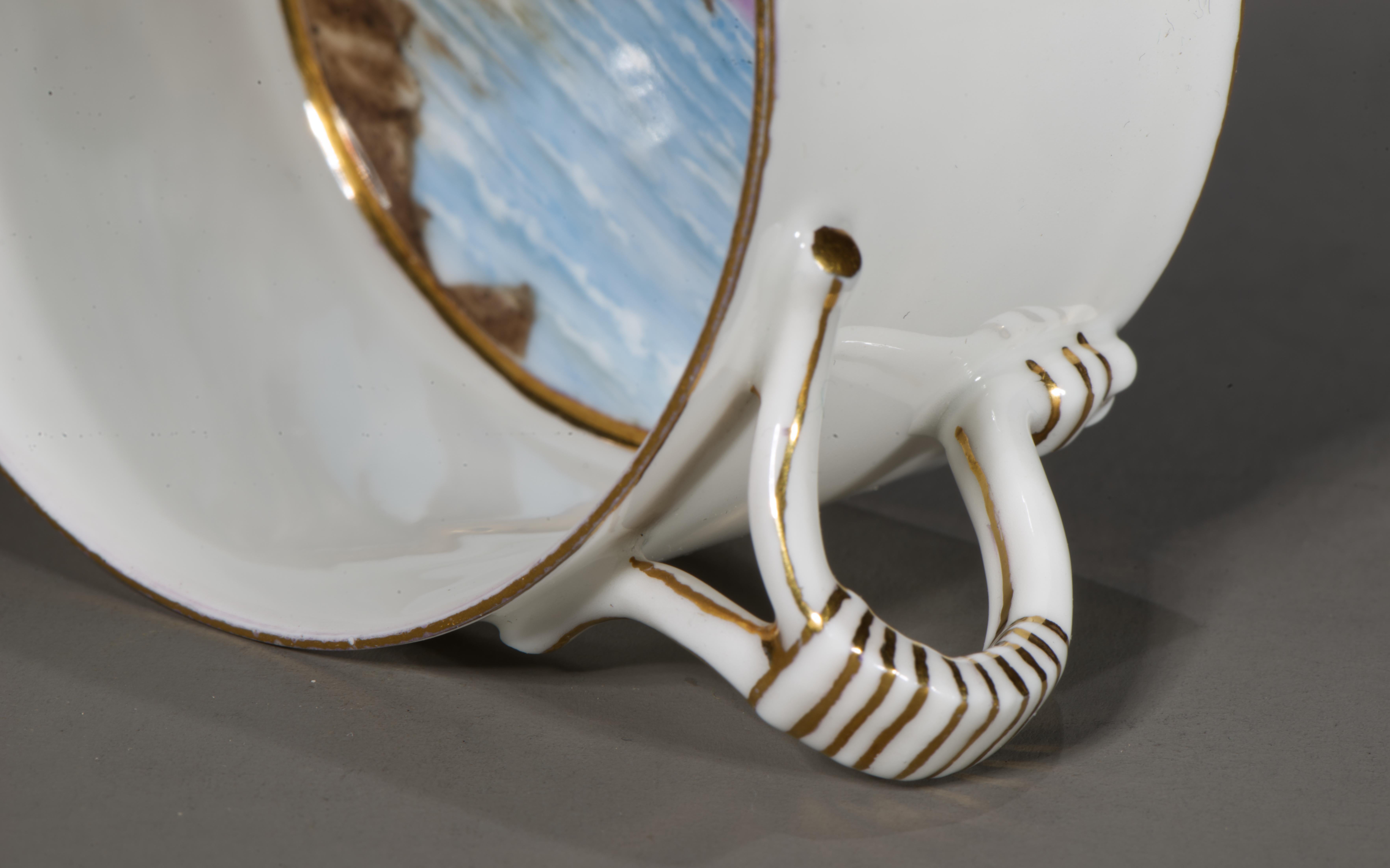 Tasse et soucoupe en forme de paysage peinte à la main à Limoges, 1882-1891 en vente 4