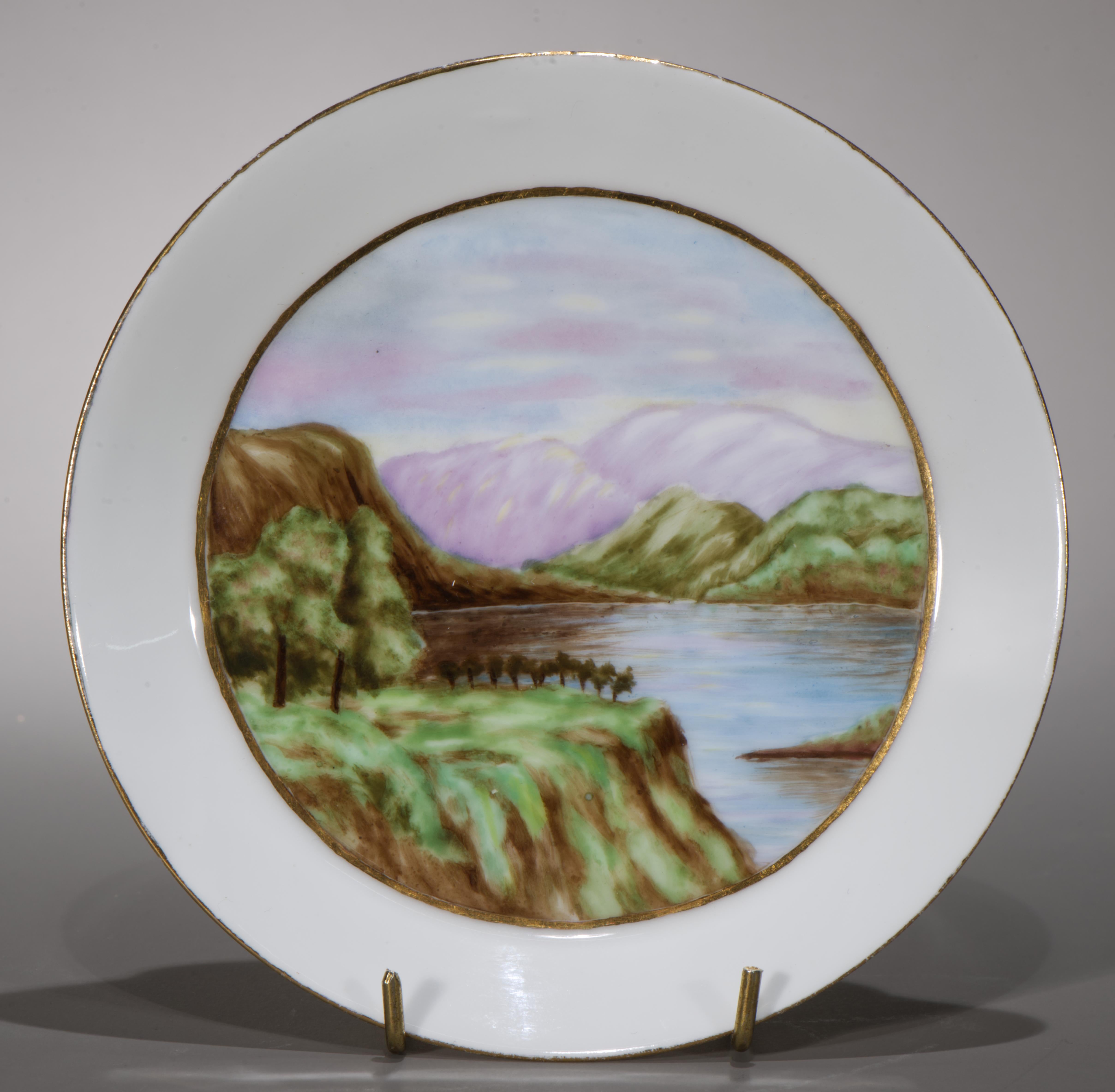 Tasse et soucoupe en forme de paysage peinte à la main à Limoges, 1882-1891 Bon état - En vente à Clifton Springs, NY