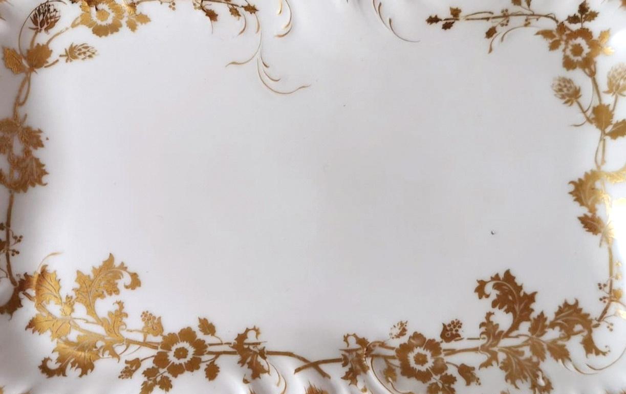 Paire de plateaux en porcelaine blanche et décor doré, Limoges II°. en vente 3