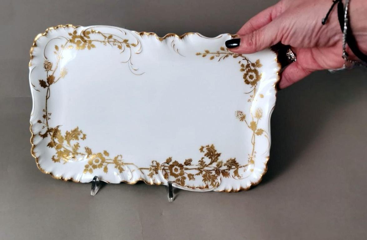 Paire de plateaux en porcelaine blanche et décor doré, Limoges II°. en vente 10