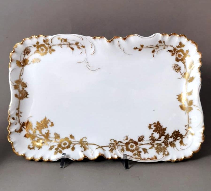 Peint à la main Paire de plateaux en porcelaine blanche et décor doré, Limoges II°. en vente