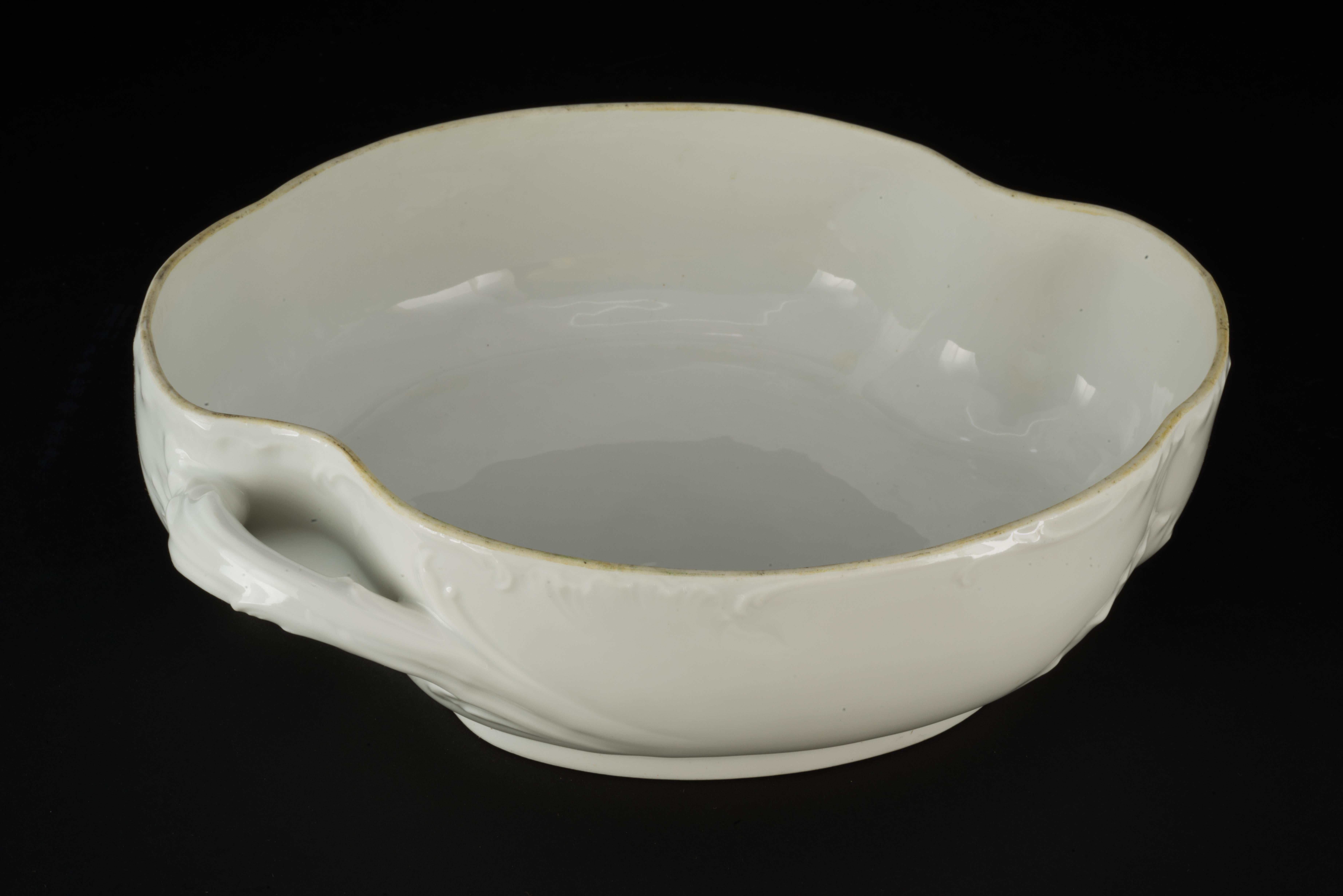 Haviland Limoges Oval Marseille Bowl with Cover, White Porcelain, 1894-1931 For Sale 3