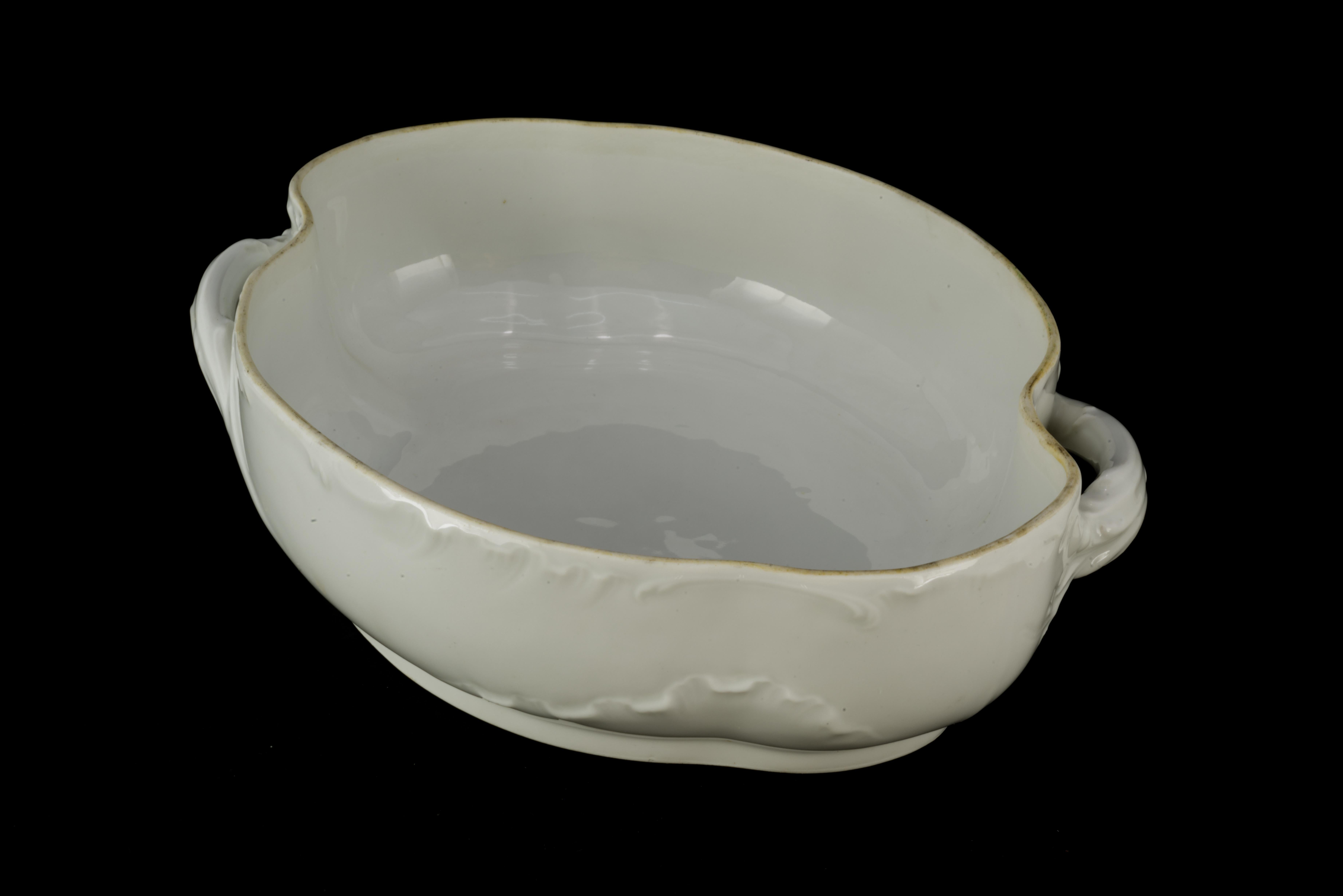 Haviland Limoges Oval Marseille Bowl with Cover, White Porcelain, 1894-1931 For Sale 4